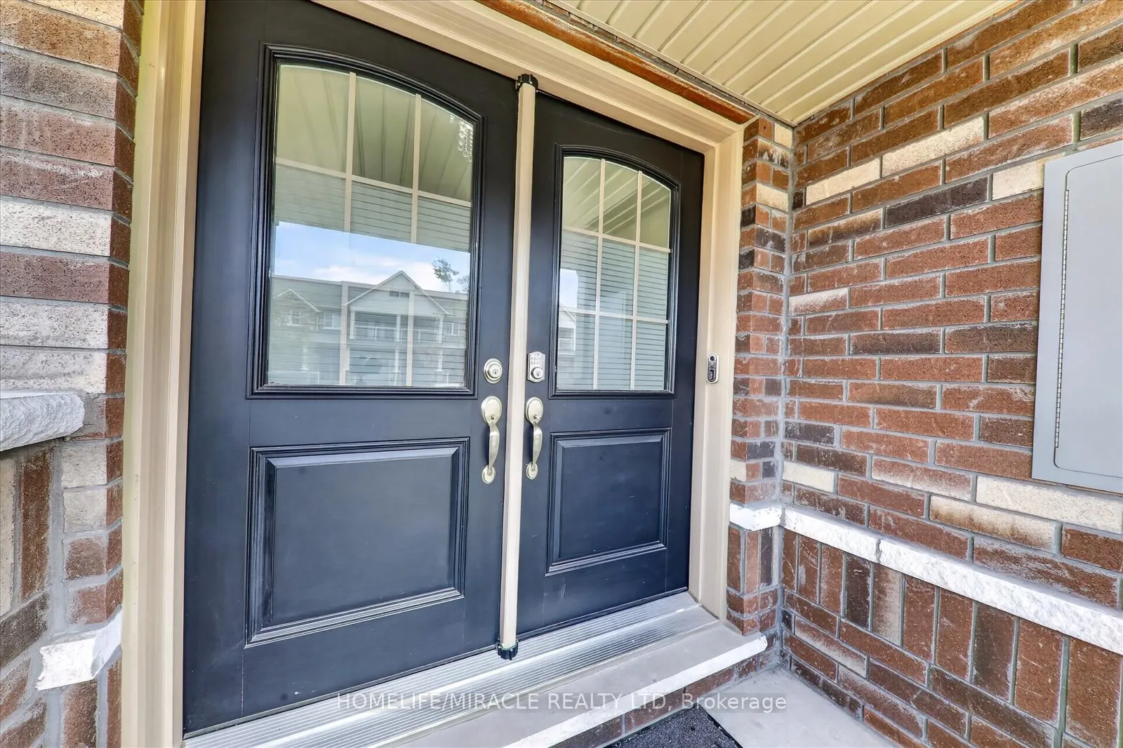 Photo 5 of 73 Sutcliffe Drive, Whitby, Rolling Acres — HOMEH