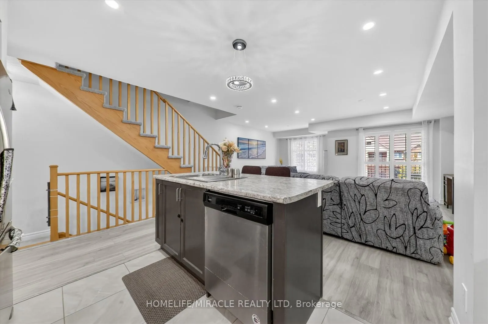 Photo 16 of 73 Sutcliffe Drive, Whitby, Rolling Acres — HOMEH