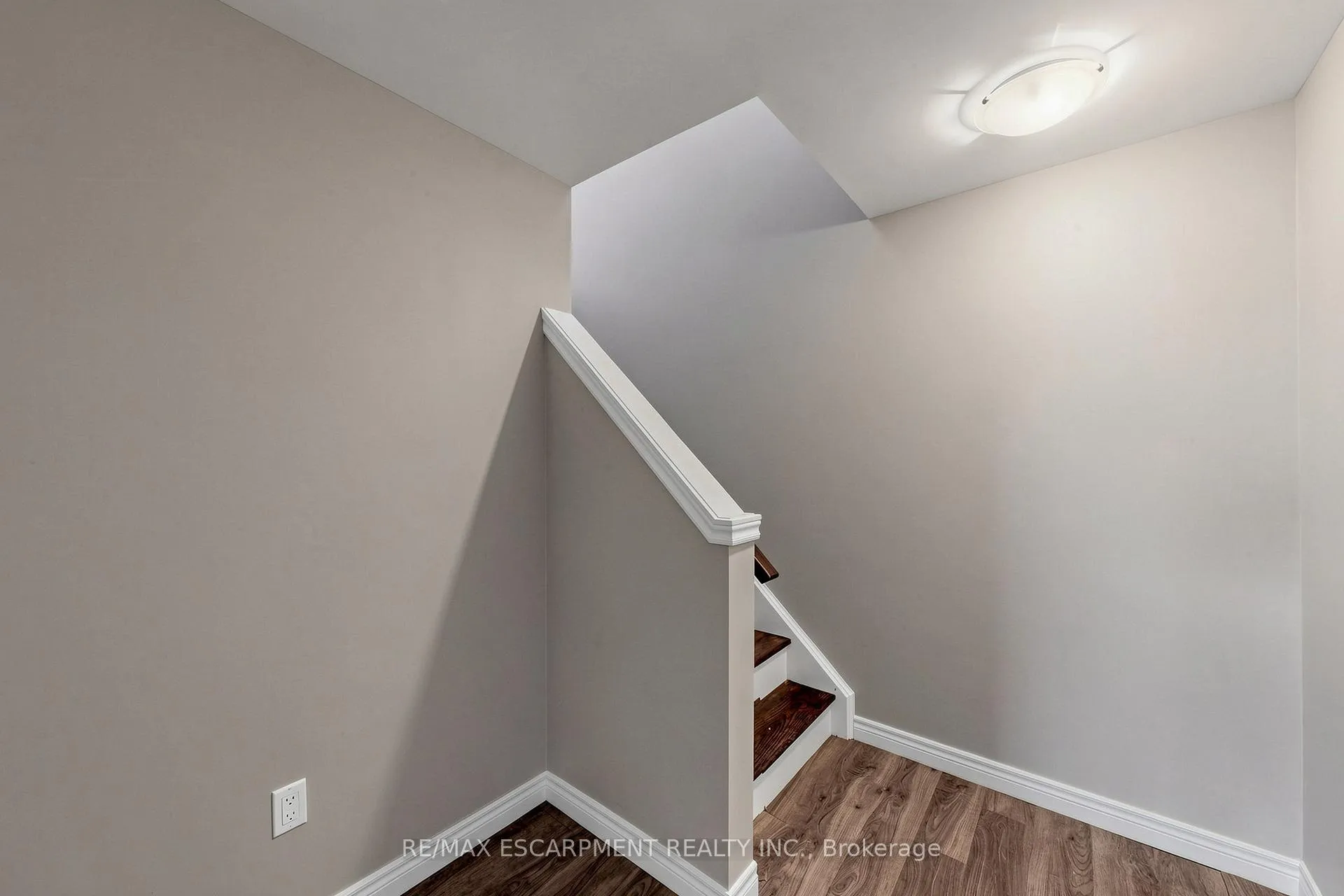 Photo 29 of 18 Gateway Avenue, West Lincoln, Smithville — HOMEH