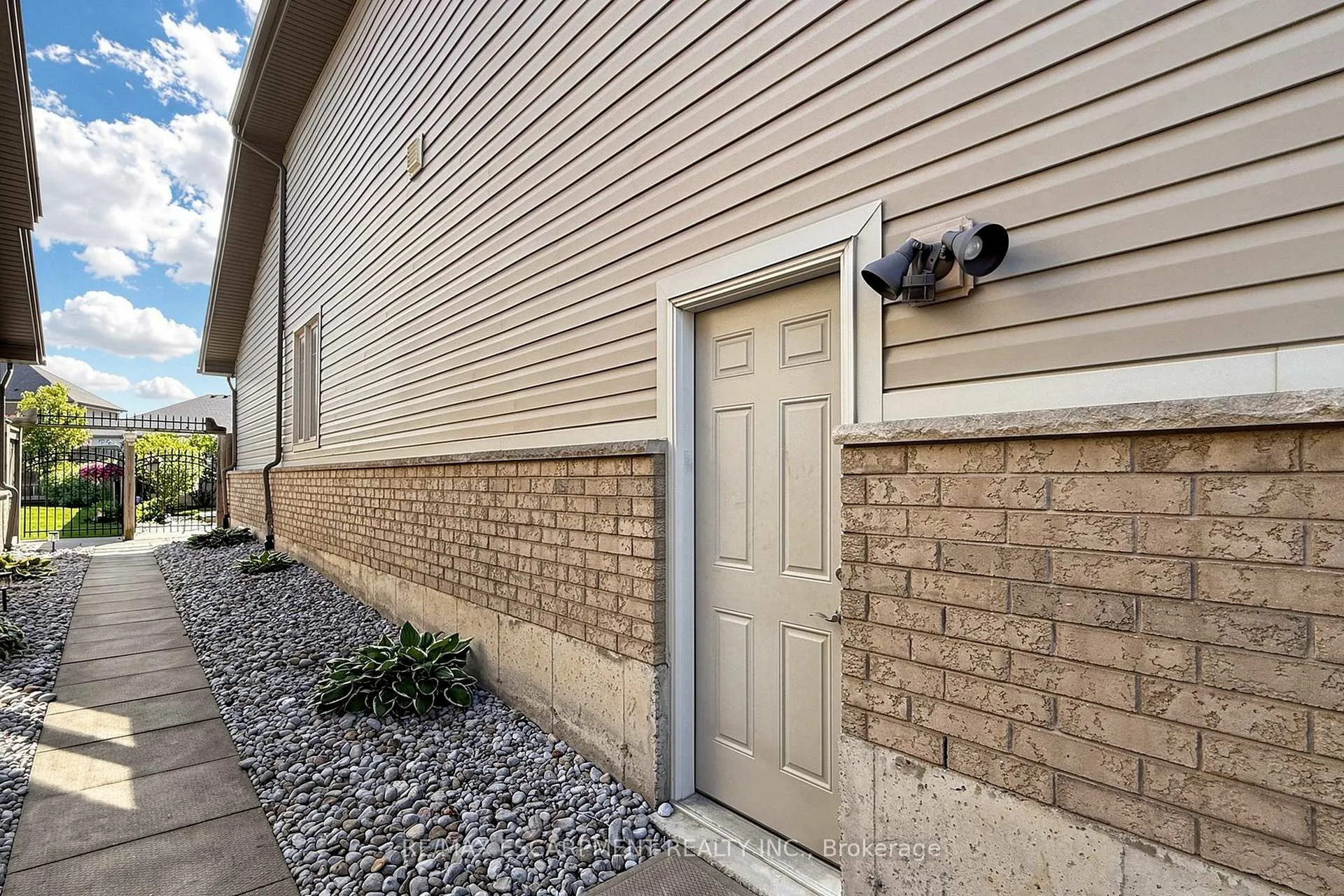 Photo 42 of 18 Gateway Avenue, West Lincoln, Smithville — HOMEH