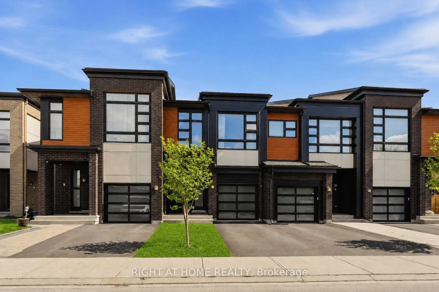 Front of 424 Markdale Terrace S