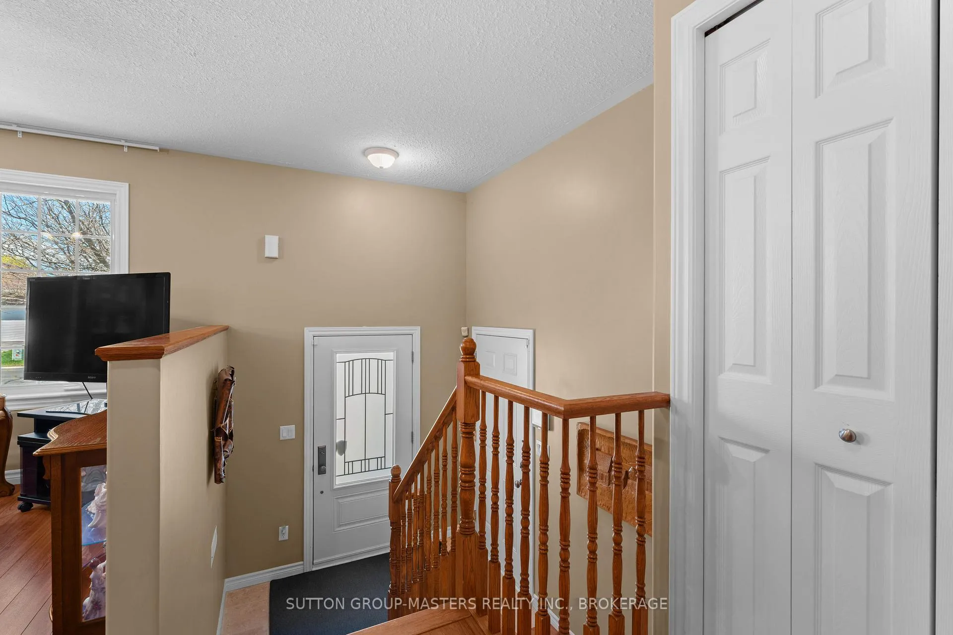Photo 3 of 186 Kildare Avenue, Loyalist, Amherstview — HOMEH