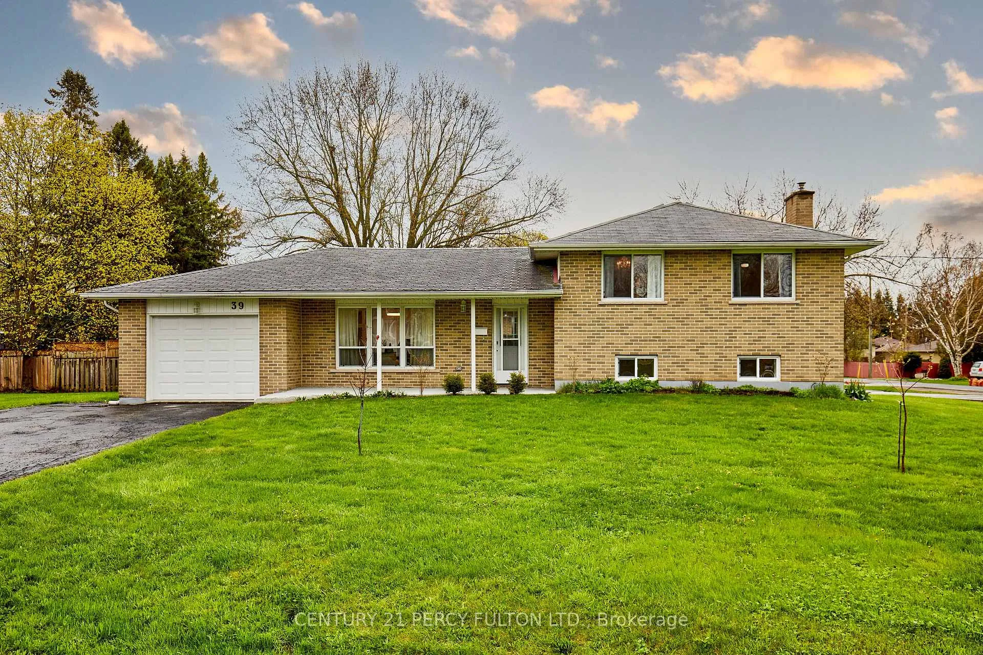 Photo 1 of 39 Meredith Crescent, Cobourg — HOMEH