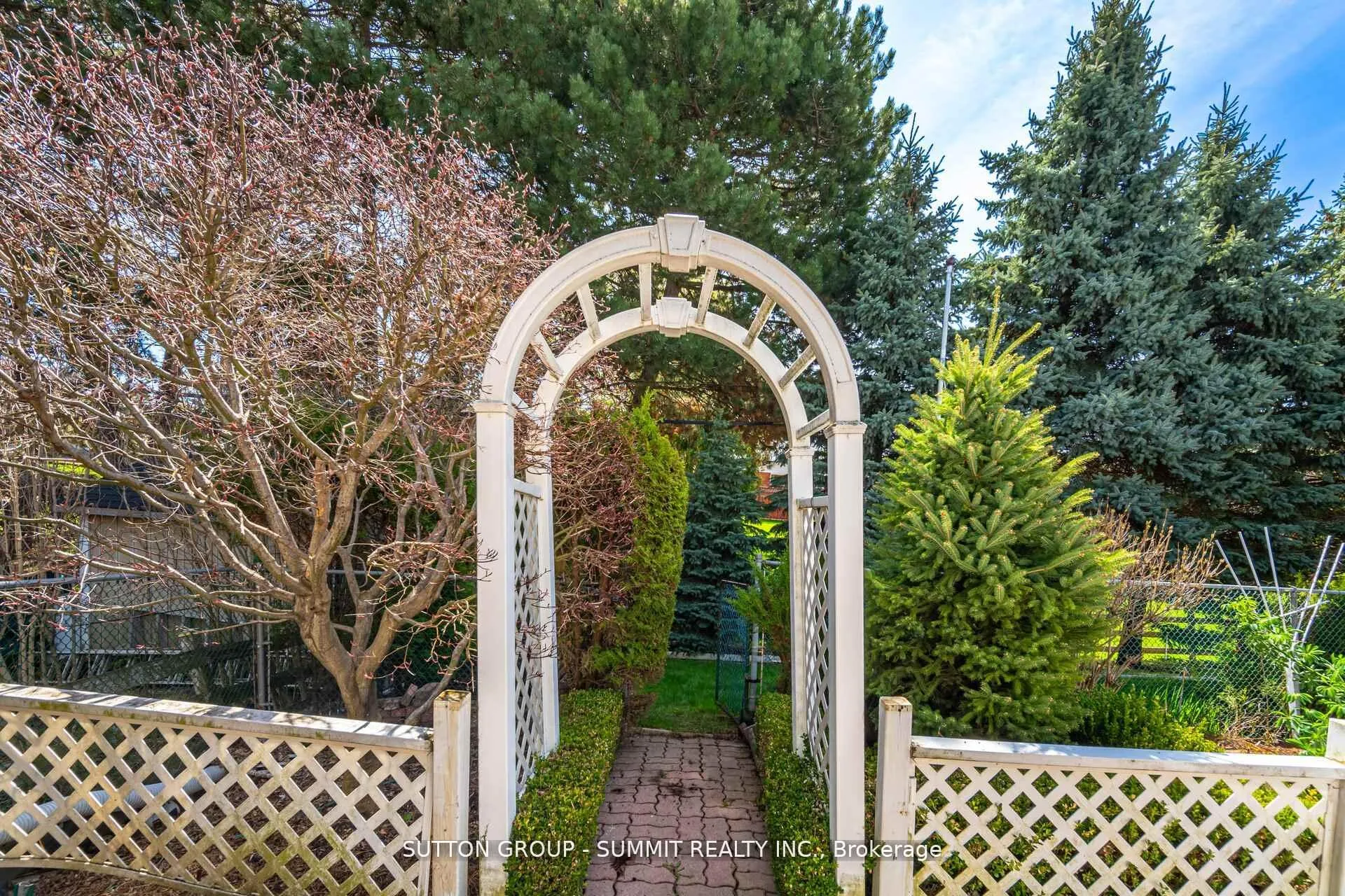 Photo 33 of 3 Donata Drive, Mississauga, Streetsville — HOMEH