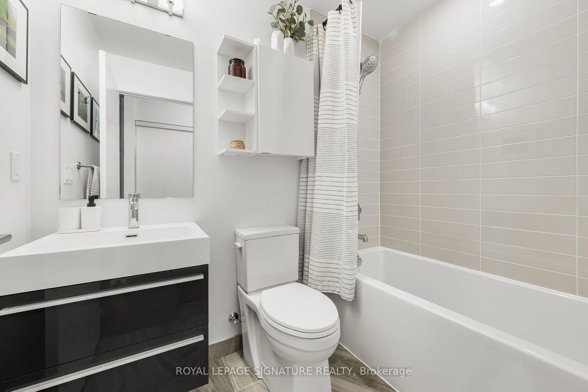 Photo 4 of Unit 410, 181 Bedford Road, Toronto, The Annex — HOMEH