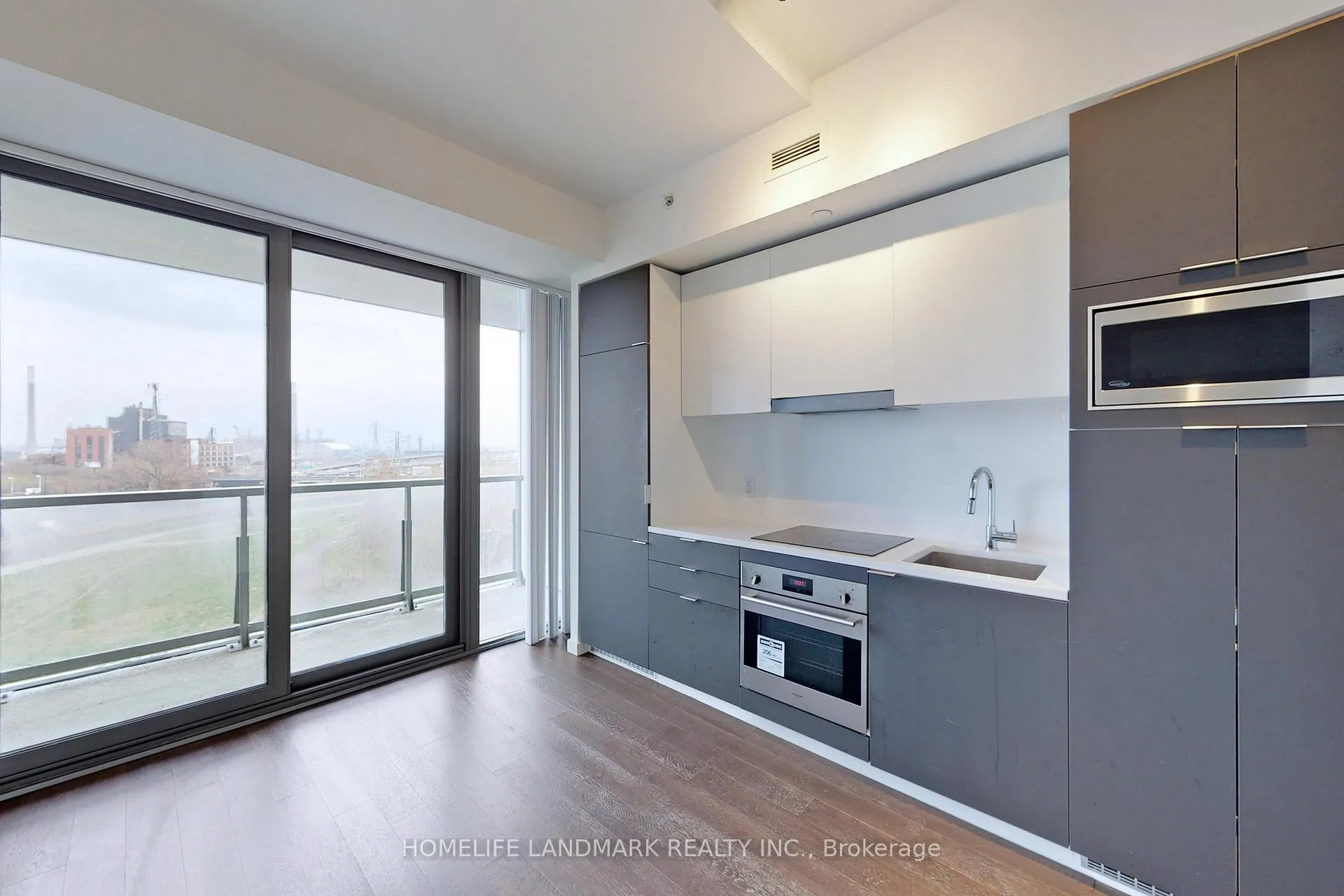 Photo 3 of Unit 718, 170 Bayview Avenue, Toronto, Waterfront Communities — HOMEH