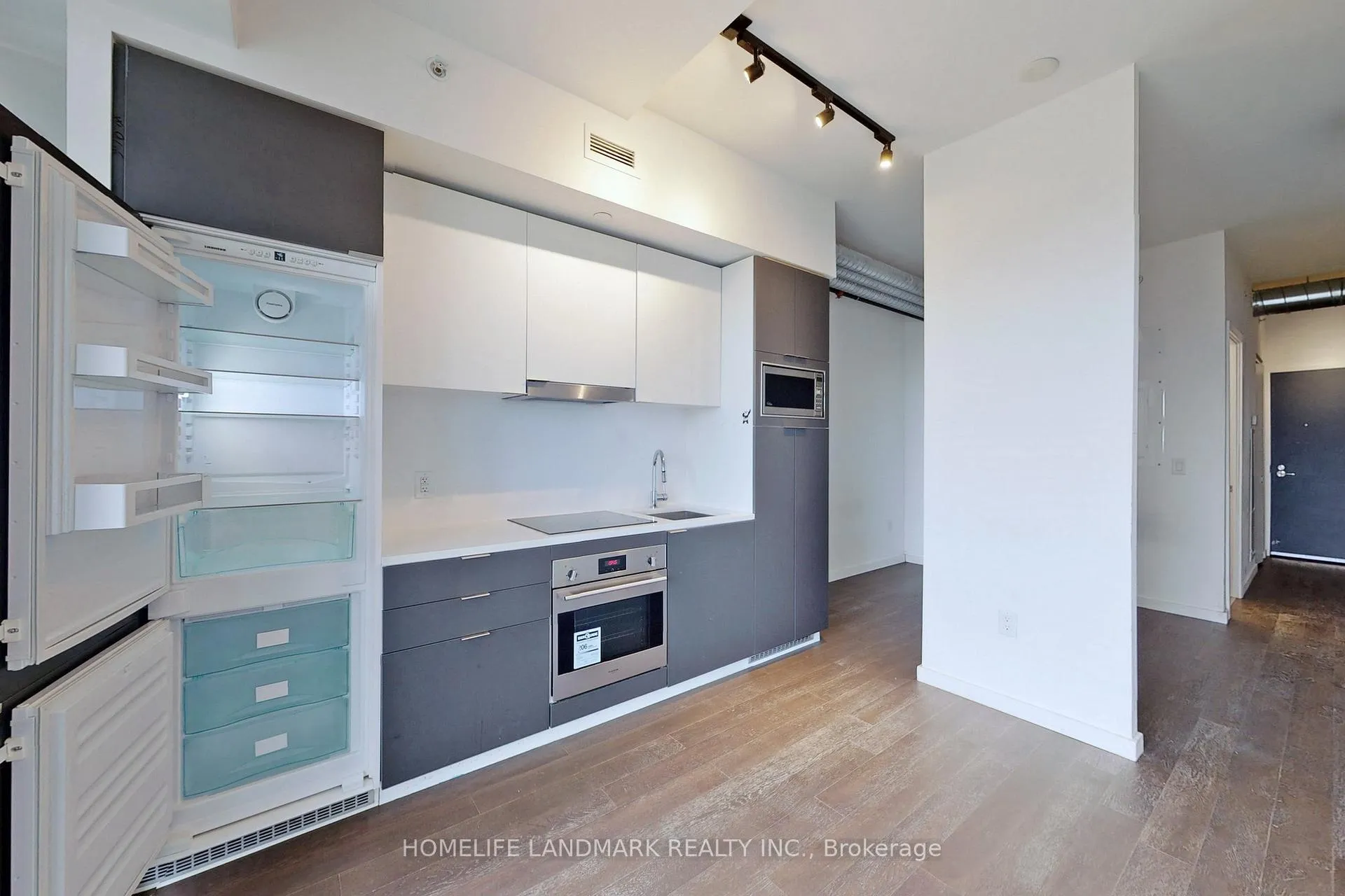 Photo 6 of Unit 718, 170 Bayview Avenue, Toronto, Waterfront Communities — HOMEH