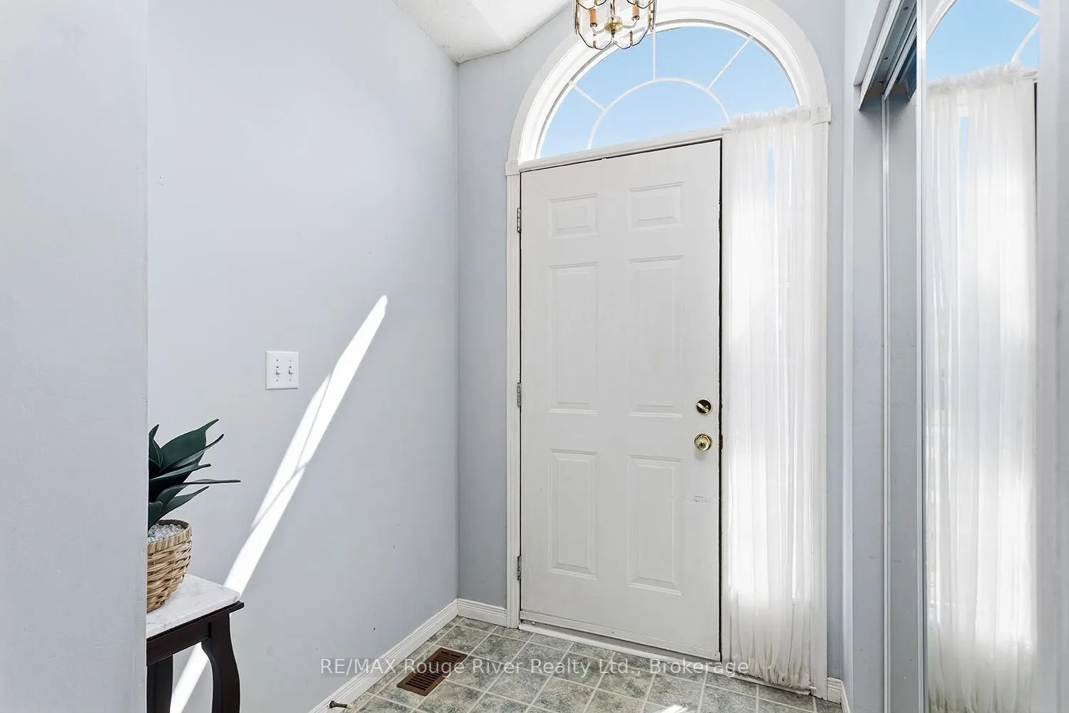 Photo 4 of 197 Carroll Crescent, Cobourg — HOMEH