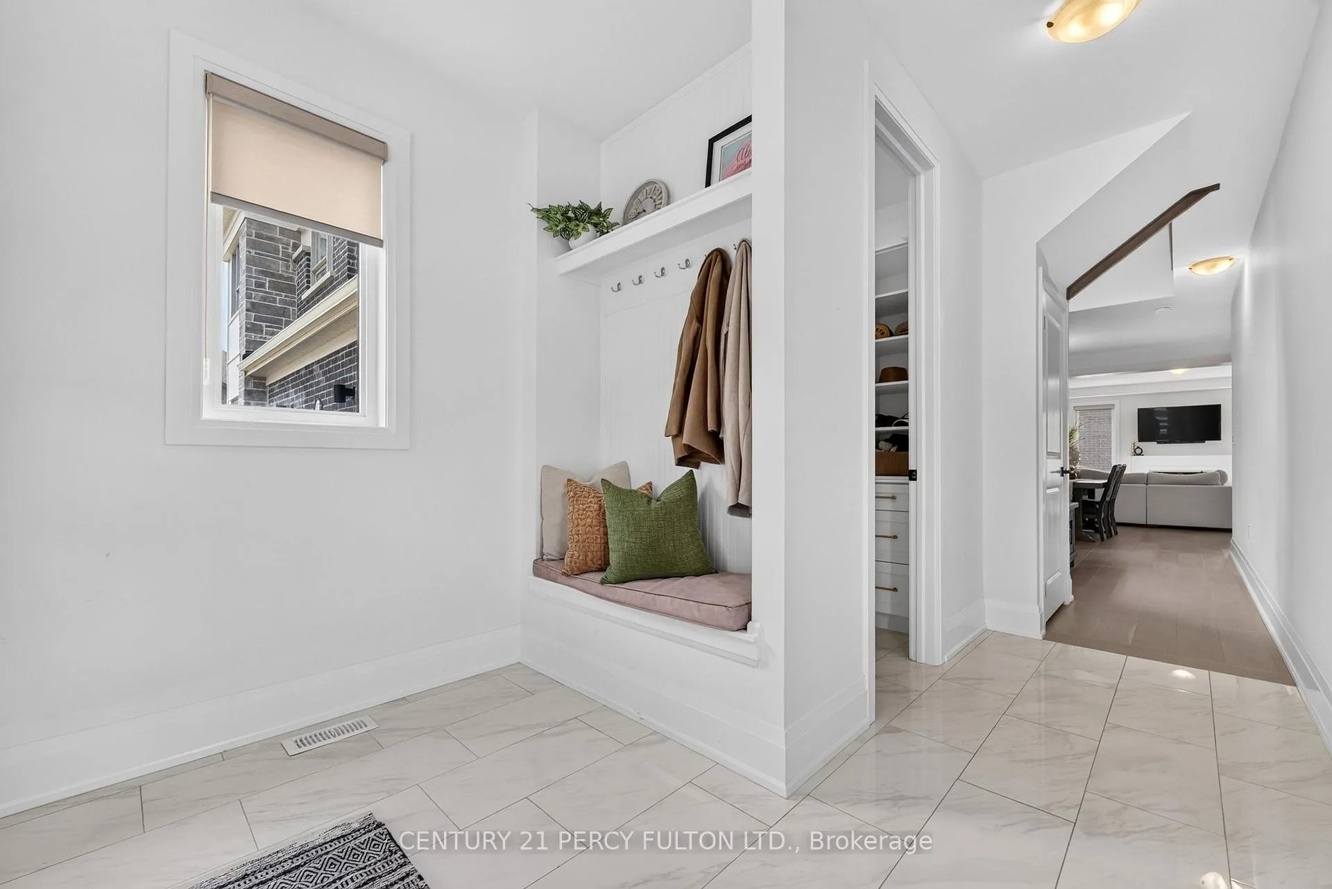 Photo 4 of 1477 Mockingbird Square, Pickering, Rural Pickering — HOMEH