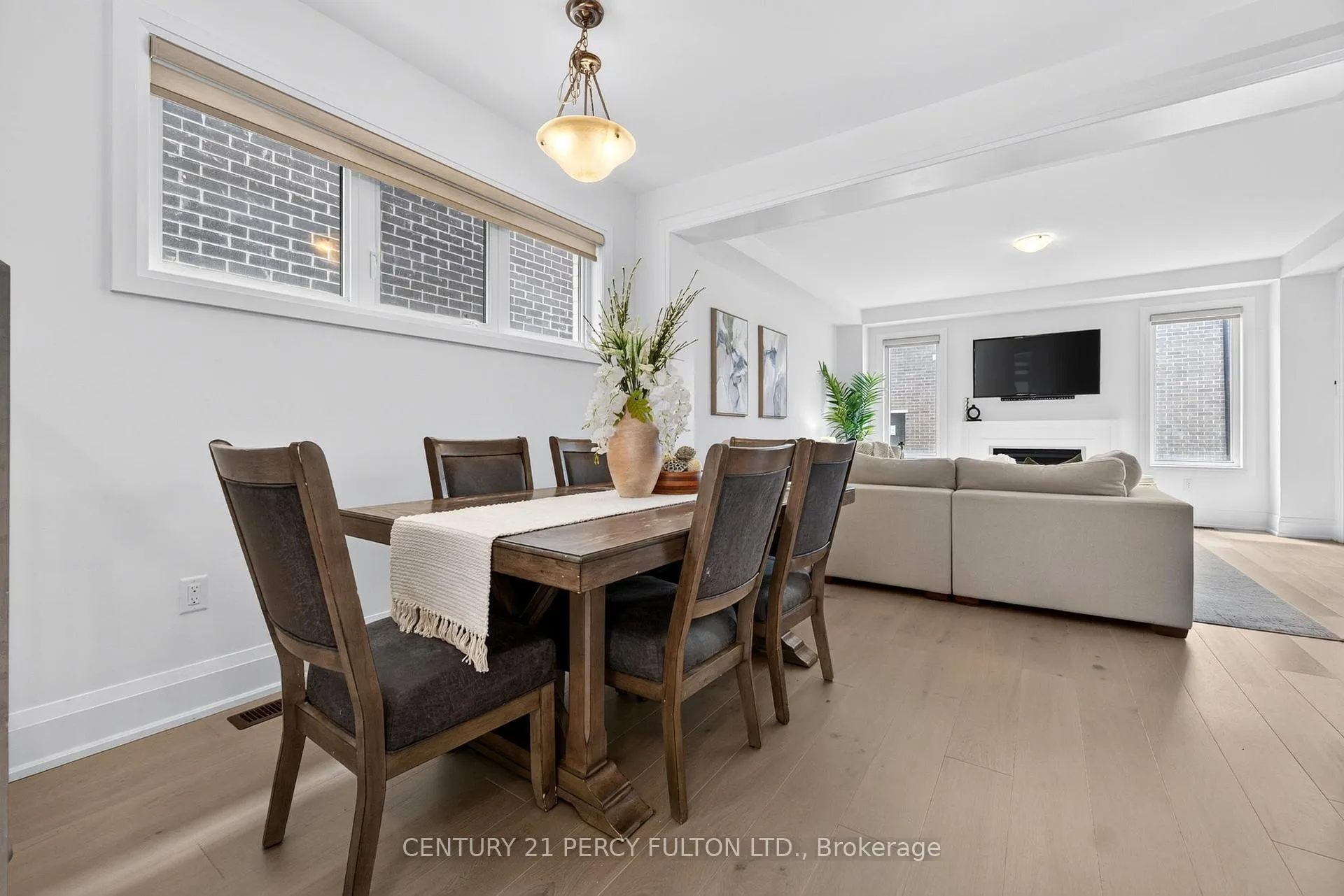 Photo 7 of 1477 Mockingbird Square, Pickering, Rural Pickering — HOMEH