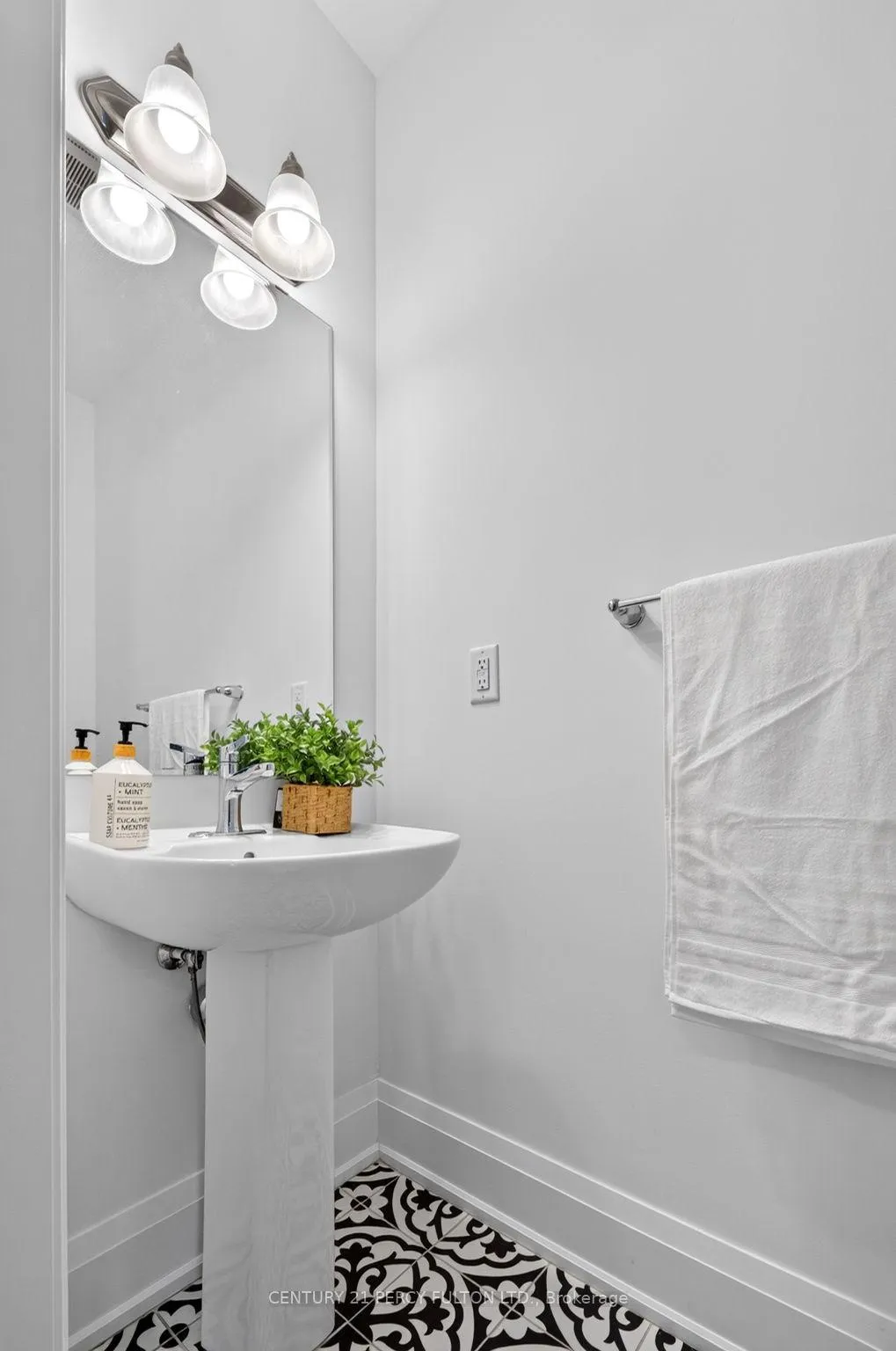 Photo 18 of 1477 Mockingbird Square, Pickering, Rural Pickering — HOMEH