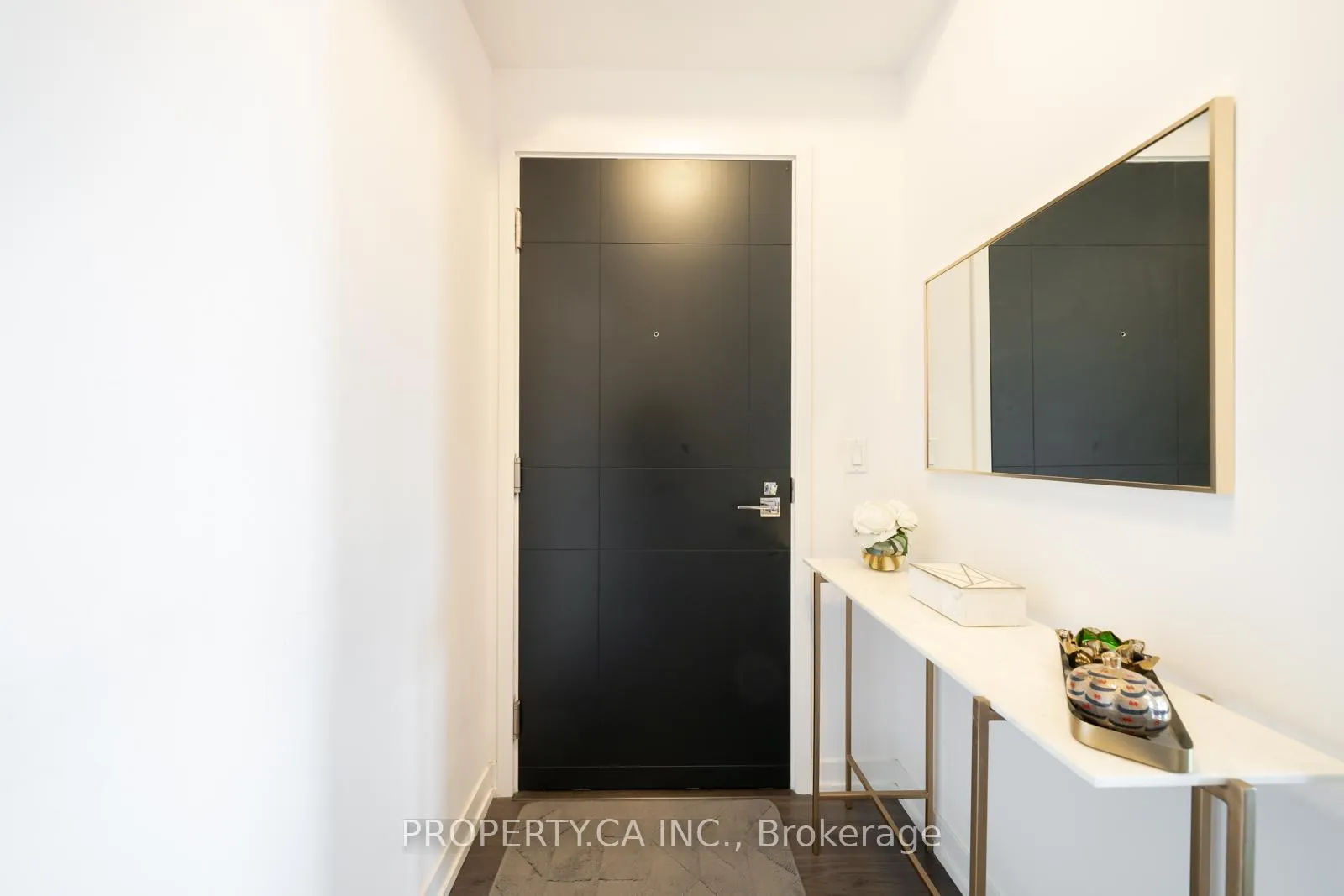 Photo 2 of Unit 1416, 98 Lillian Street, Toronto, Mount Pleasant West — HOMEH