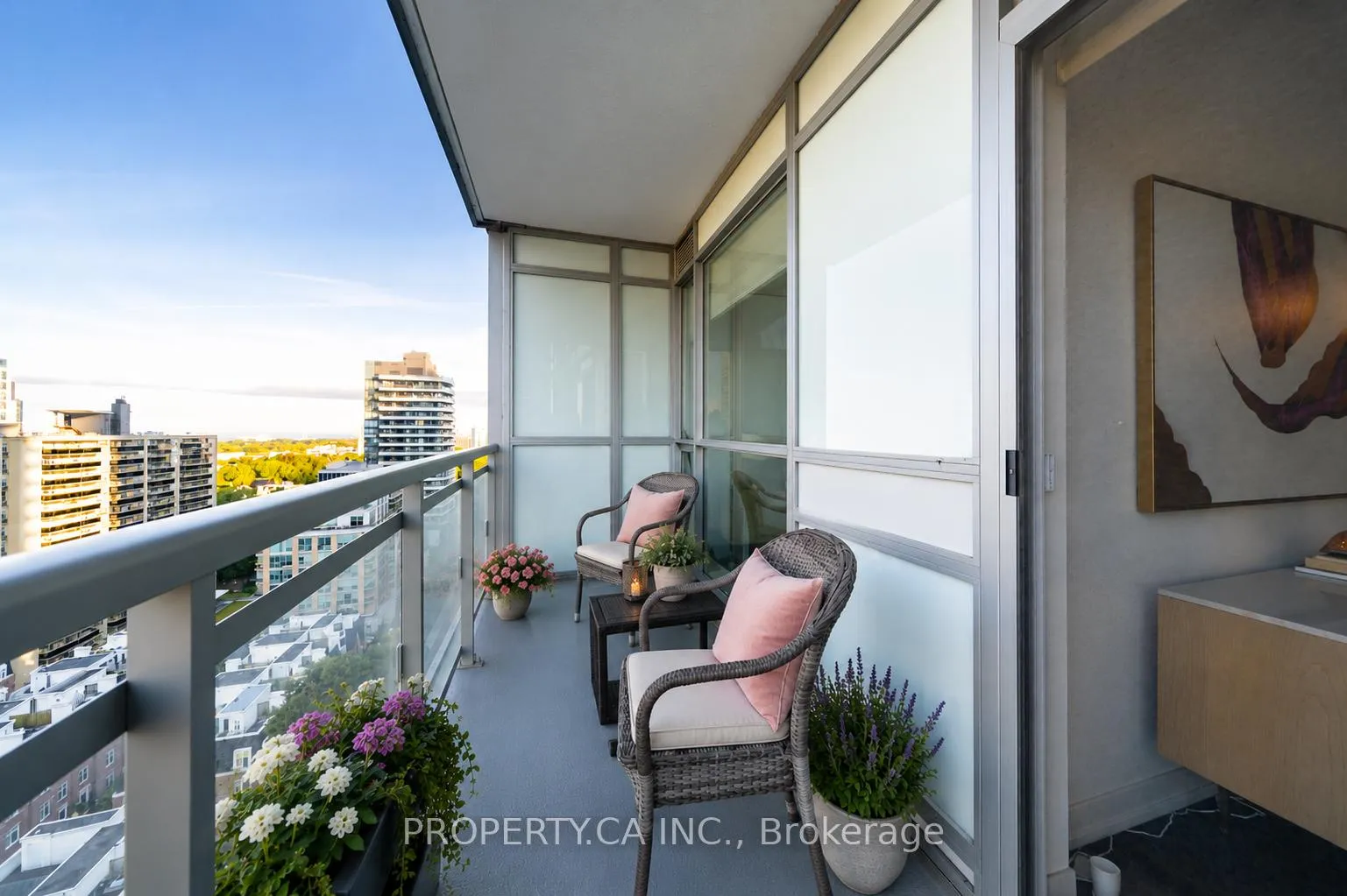 Photo 9 of Unit 1416, 98 Lillian Street, Toronto, Mount Pleasant West — HOMEH