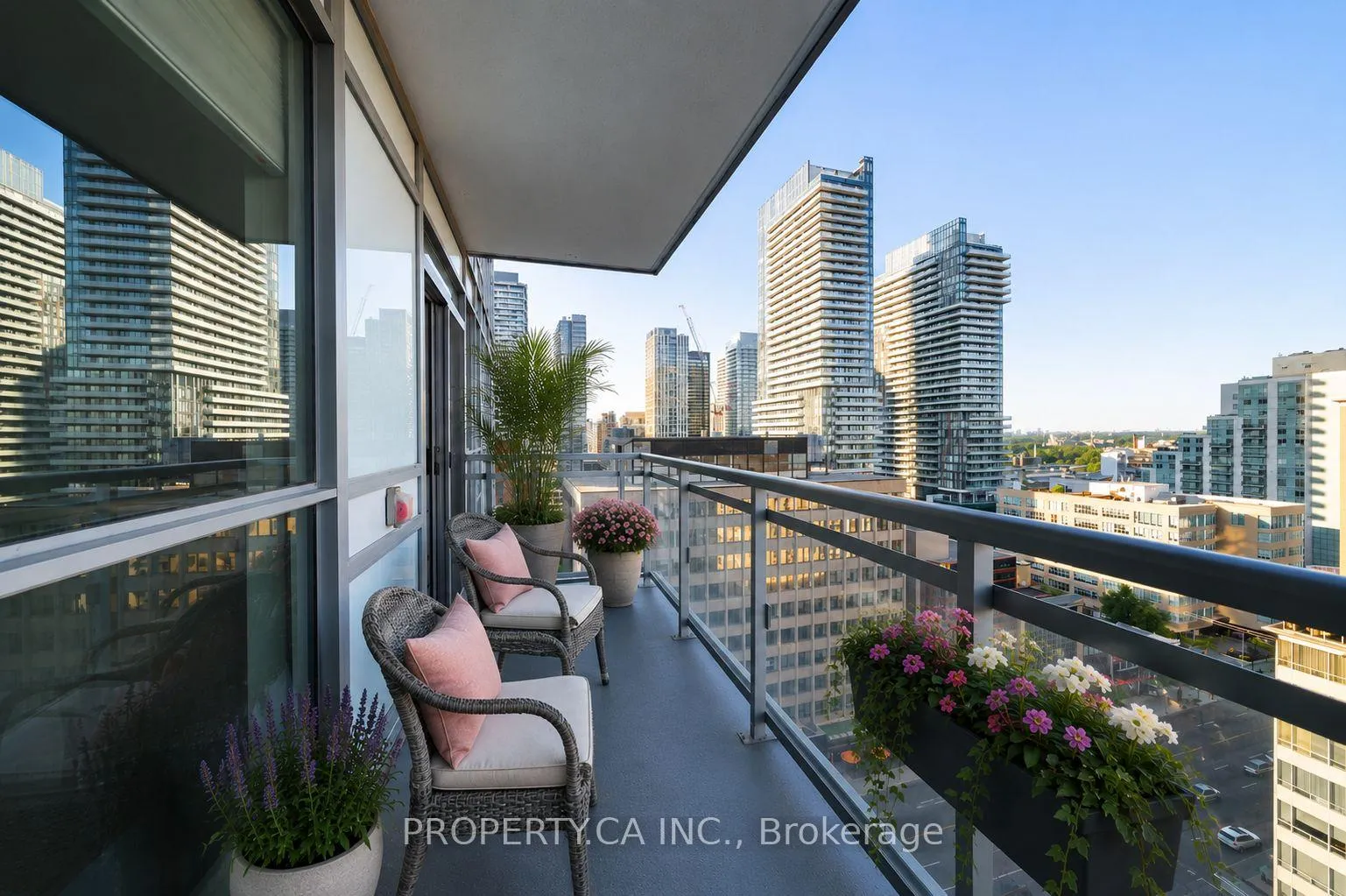 Photo 10 of Unit 1416, 98 Lillian Street, Toronto, Mount Pleasant West — HOMEH