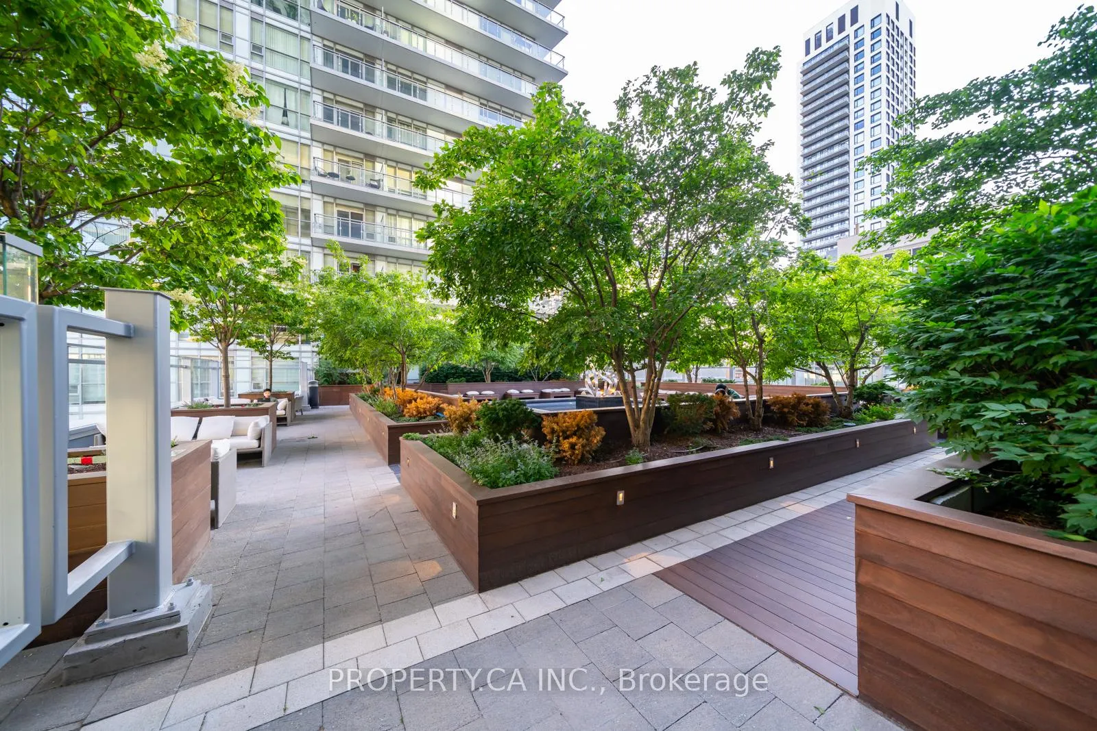 Photo 18 of Unit 1416, 98 Lillian Street, Toronto, Mount Pleasant West — HOMEH