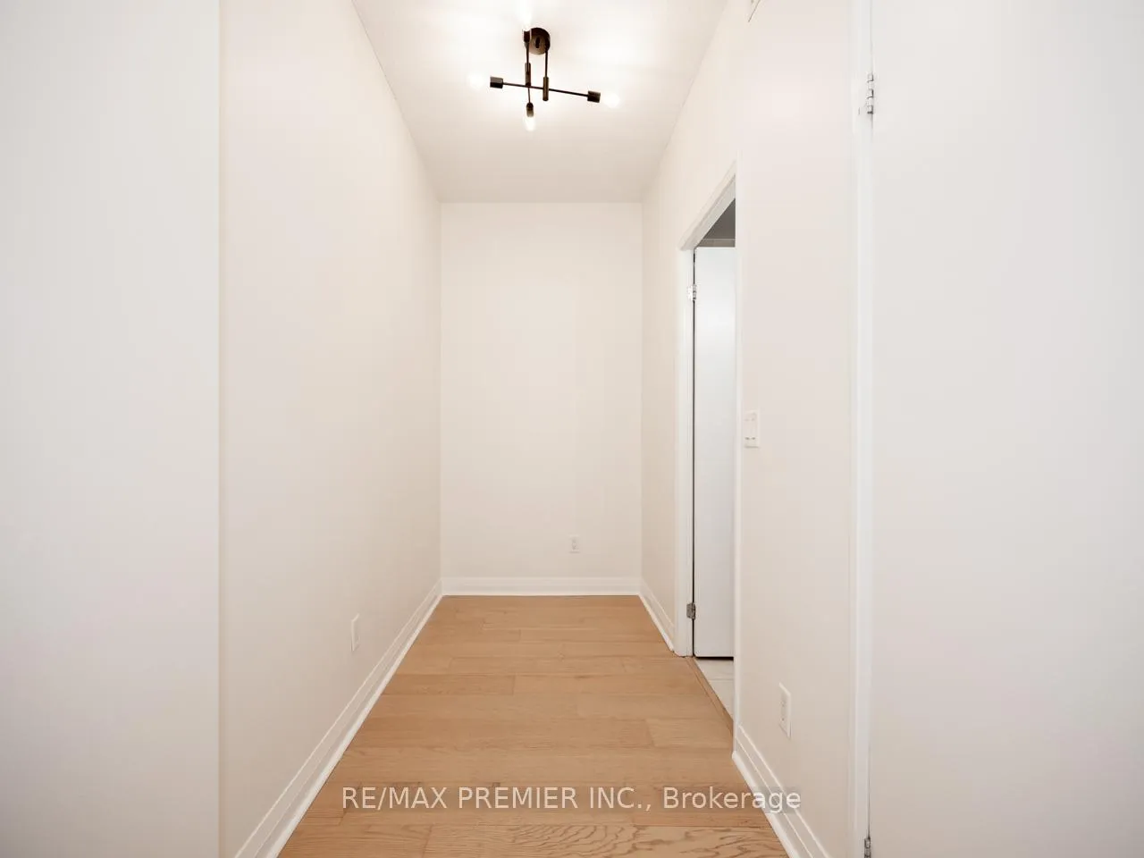 Photo 5 of Unit 705, 220 Victoria Street, Toronto, Church-Yonge Corridor — HOMEH