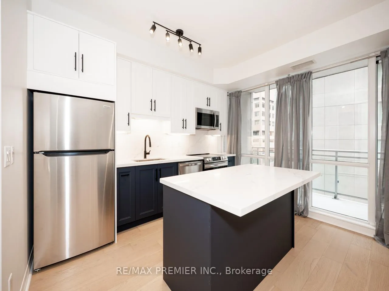 Photo 11 of Unit 705, 220 Victoria Street, Toronto, Church-Yonge Corridor — HOMEH