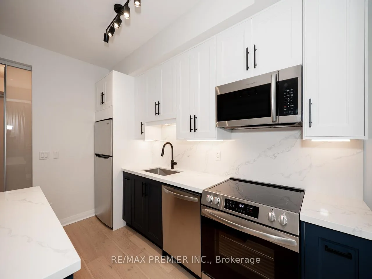 Photo 12 of Unit 705, 220 Victoria Street, Toronto, Church-Yonge Corridor — HOMEH