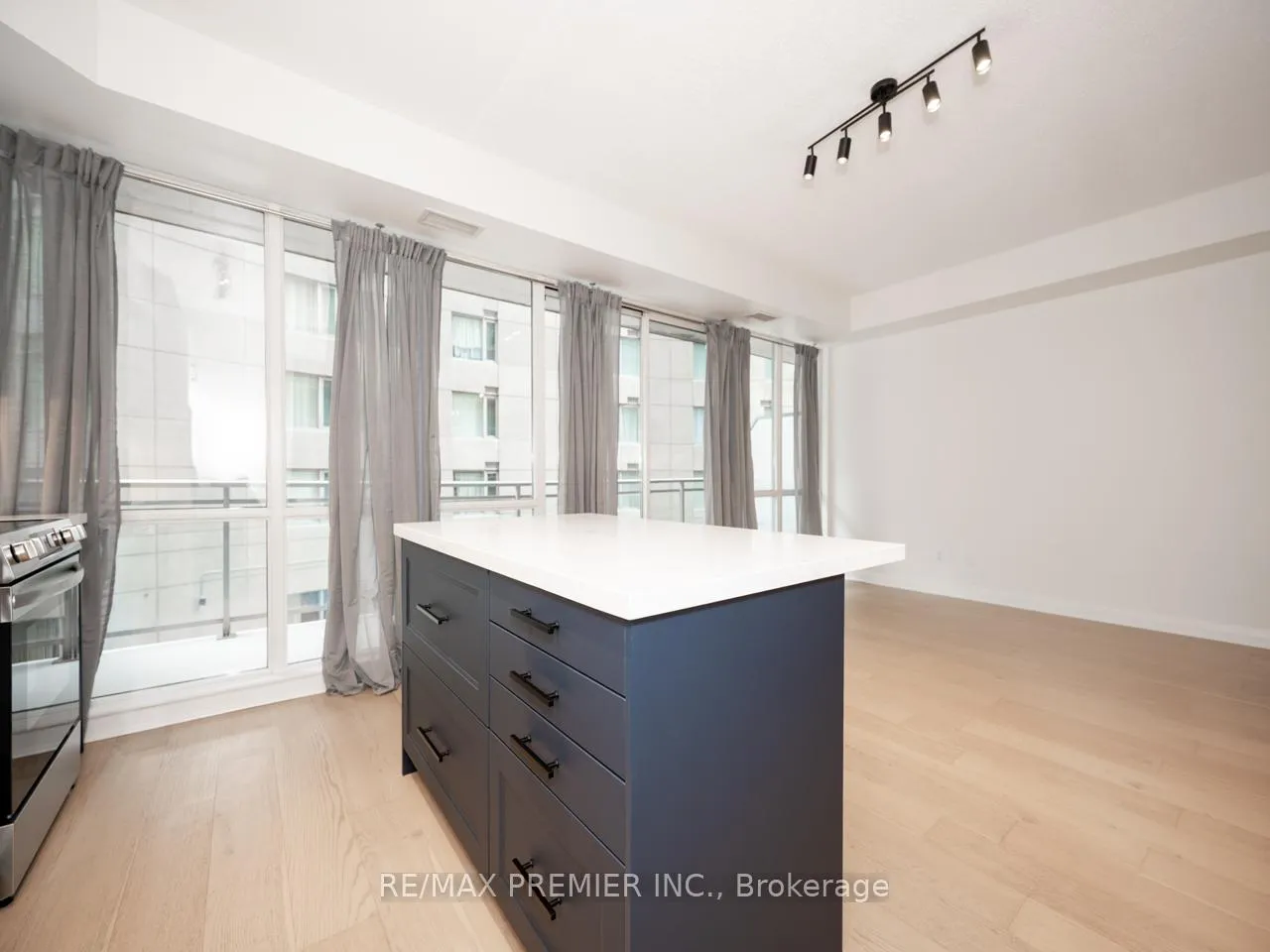 Photo 13 of Unit 705, 220 Victoria Street, Toronto, Church-Yonge Corridor — HOMEH