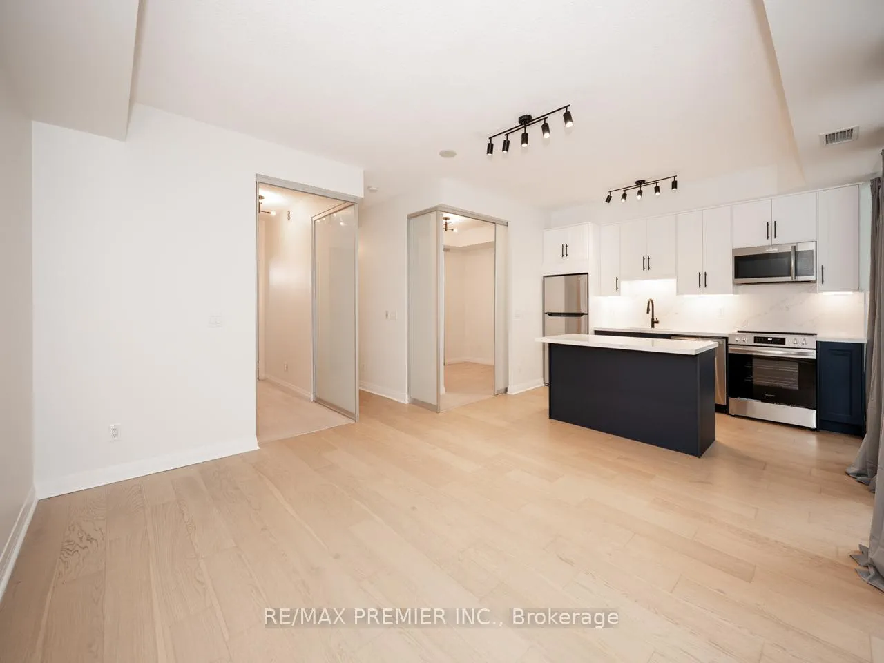 Photo 15 of Unit 705, 220 Victoria Street, Toronto, Church-Yonge Corridor — HOMEH