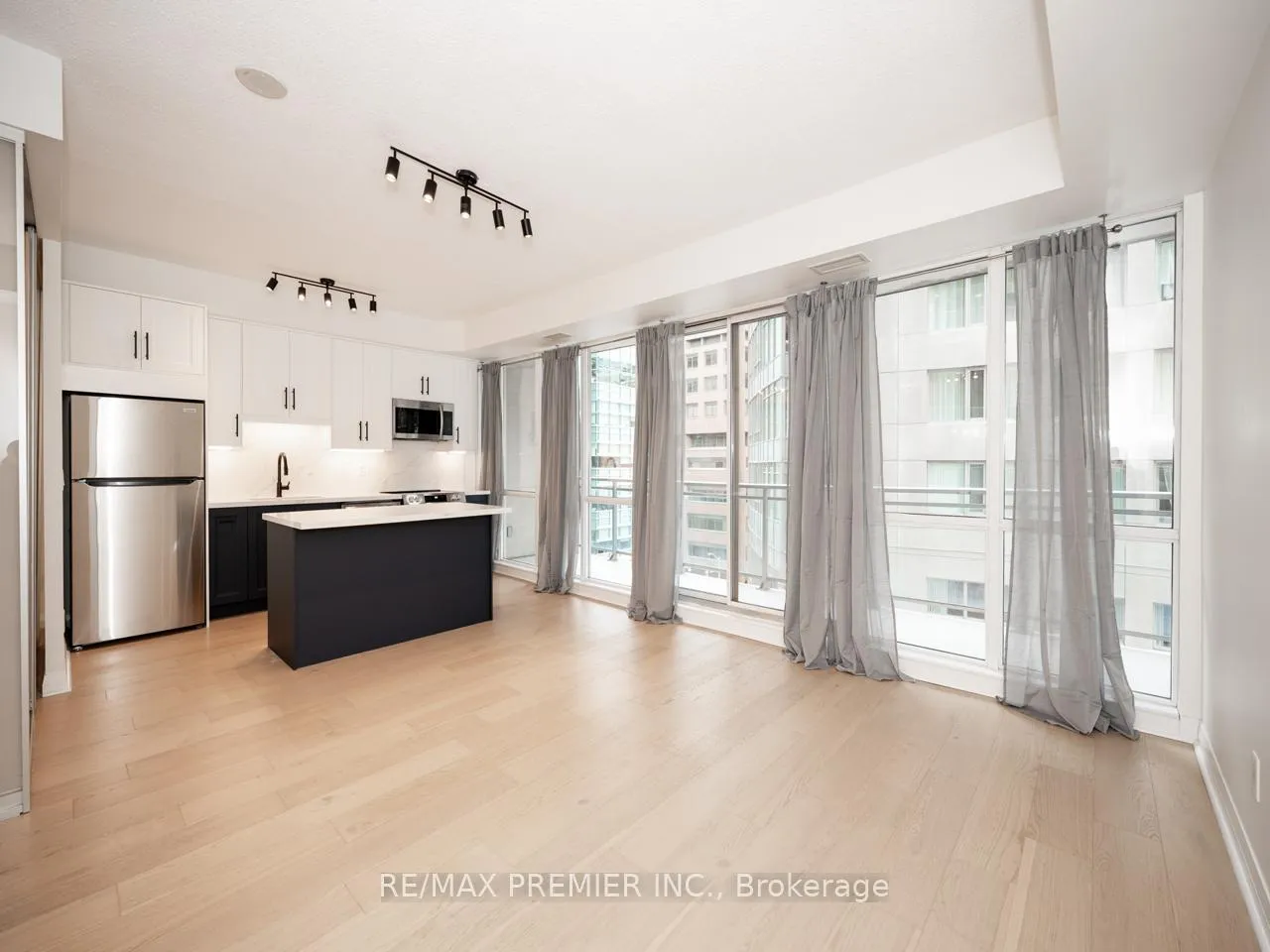 Photo 16 of Unit 705, 220 Victoria Street, Toronto, Church-Yonge Corridor — HOMEH