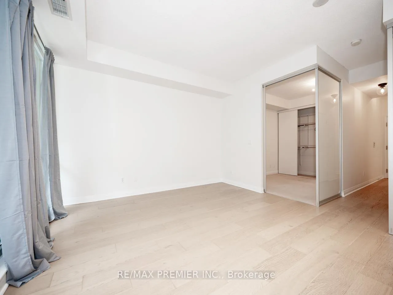 Photo 17 of Unit 705, 220 Victoria Street, Toronto, Church-Yonge Corridor — HOMEH
