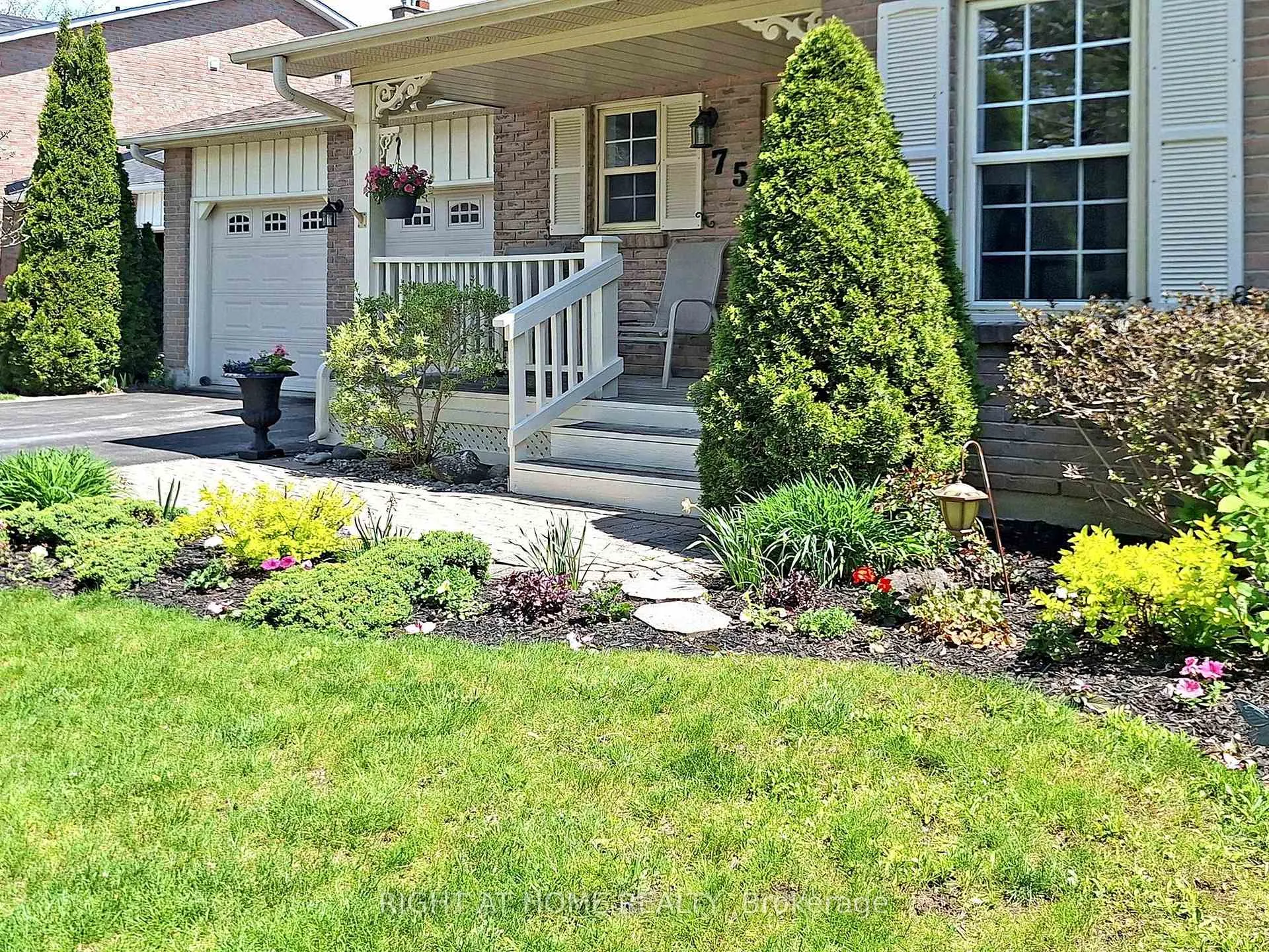 Photo 3 of 75 Quaker Village Drive, Uxbridge — HOMEH