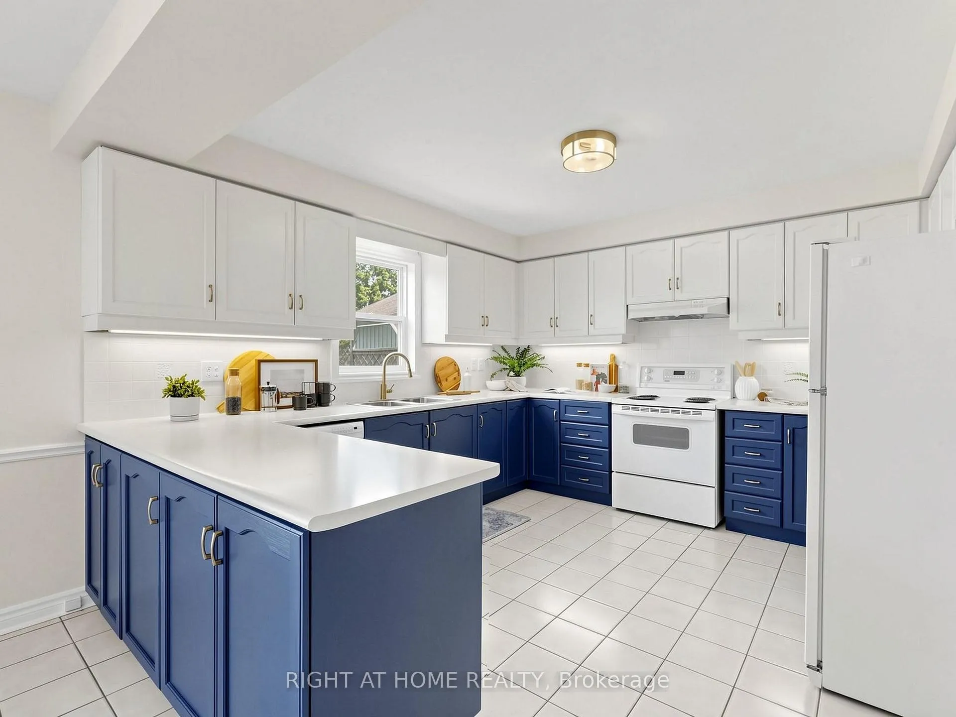 Photo 12 of 75 Quaker Village Drive, Uxbridge — HOMEH