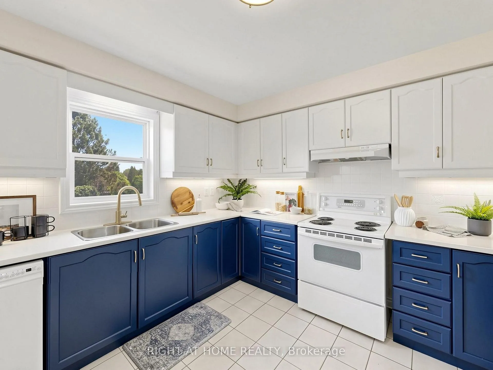 Photo 13 of 75 Quaker Village Drive, Uxbridge — HOMEH