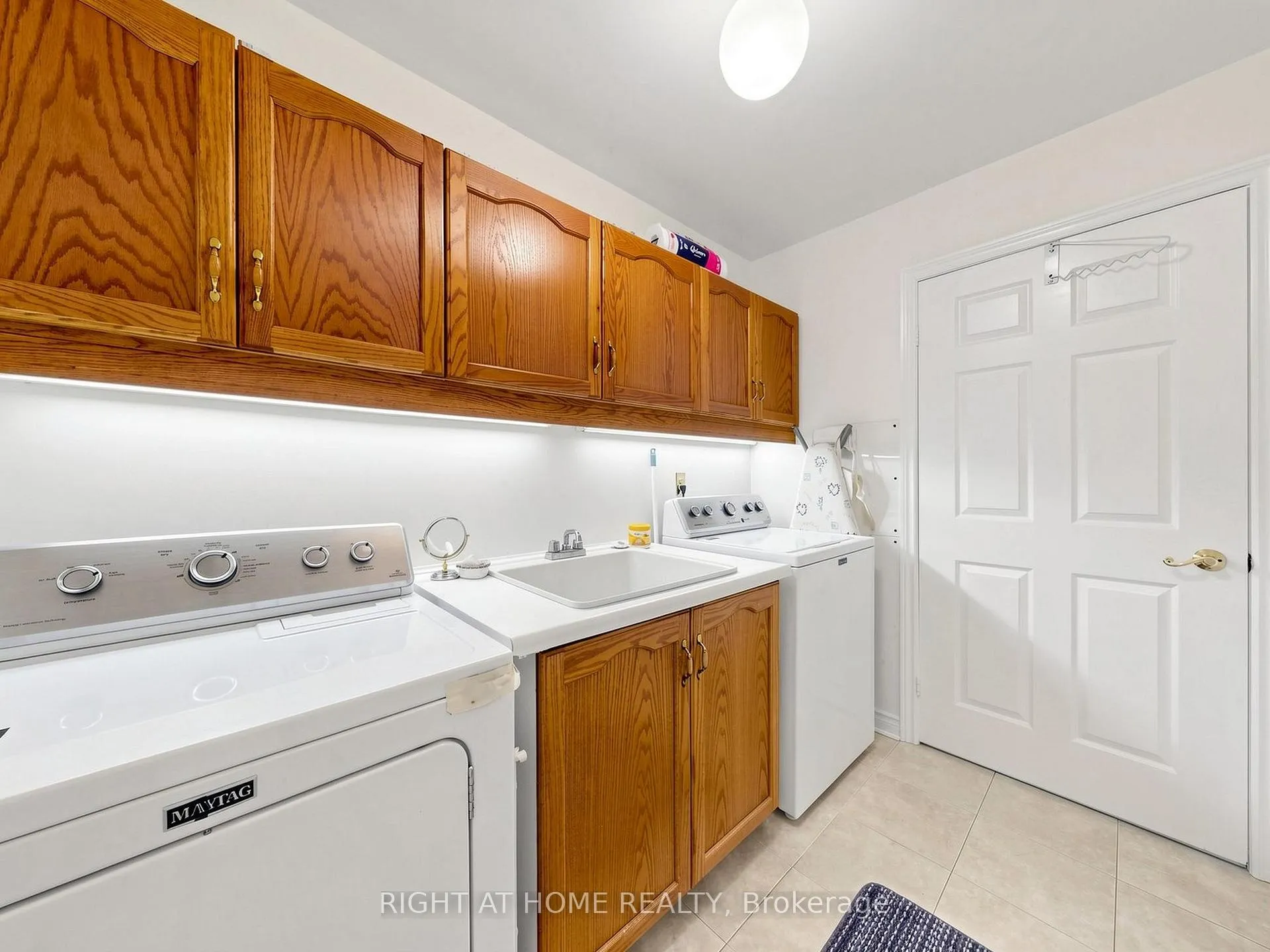 Photo 18 of 75 Quaker Village Drive, Uxbridge — HOMEH