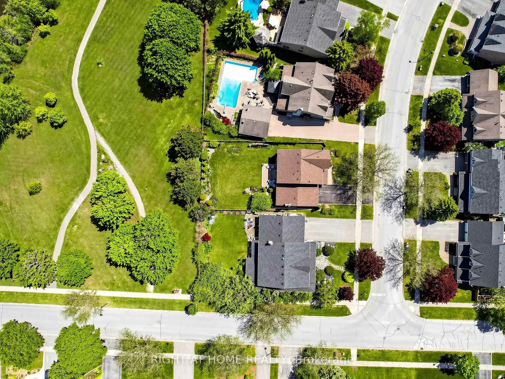 Photo 37 of 75 Quaker Village Drive, Uxbridge — HOMEH