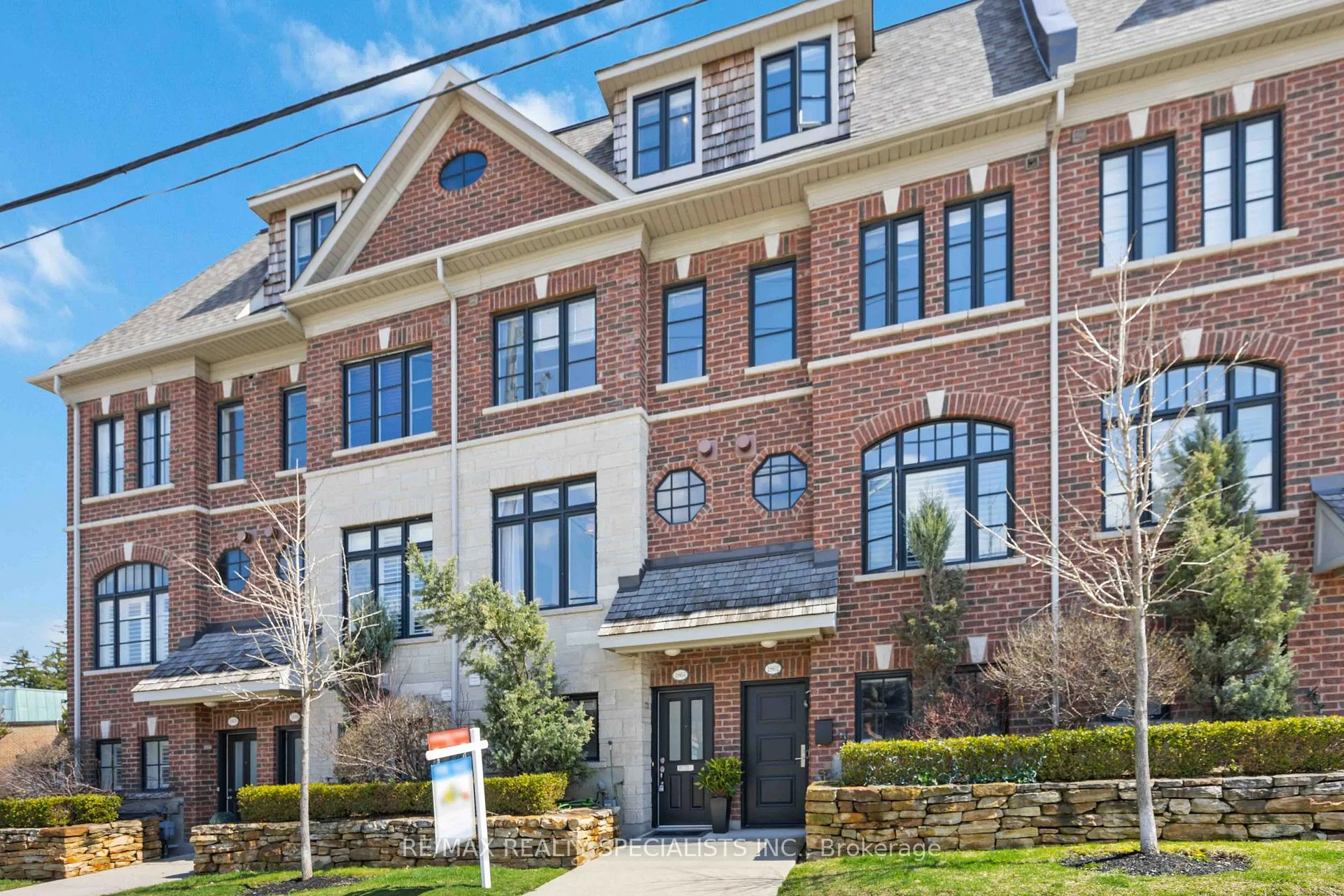 Photo 3 of 1864 Burnhamthorpe Road E, Mississauga, Applewood — HOMEH