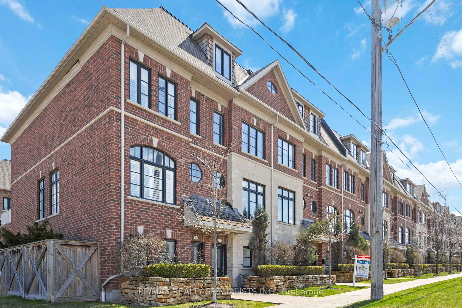 Photo 5 of 1864 Burnhamthorpe Road E, Mississauga, Applewood — HOMEH