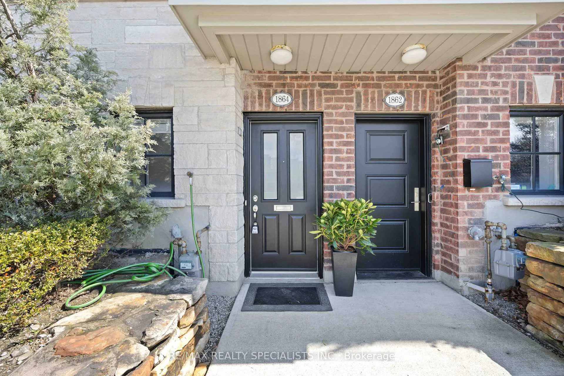 Photo 6 of 1864 Burnhamthorpe Road E, Mississauga, Applewood — HOMEH