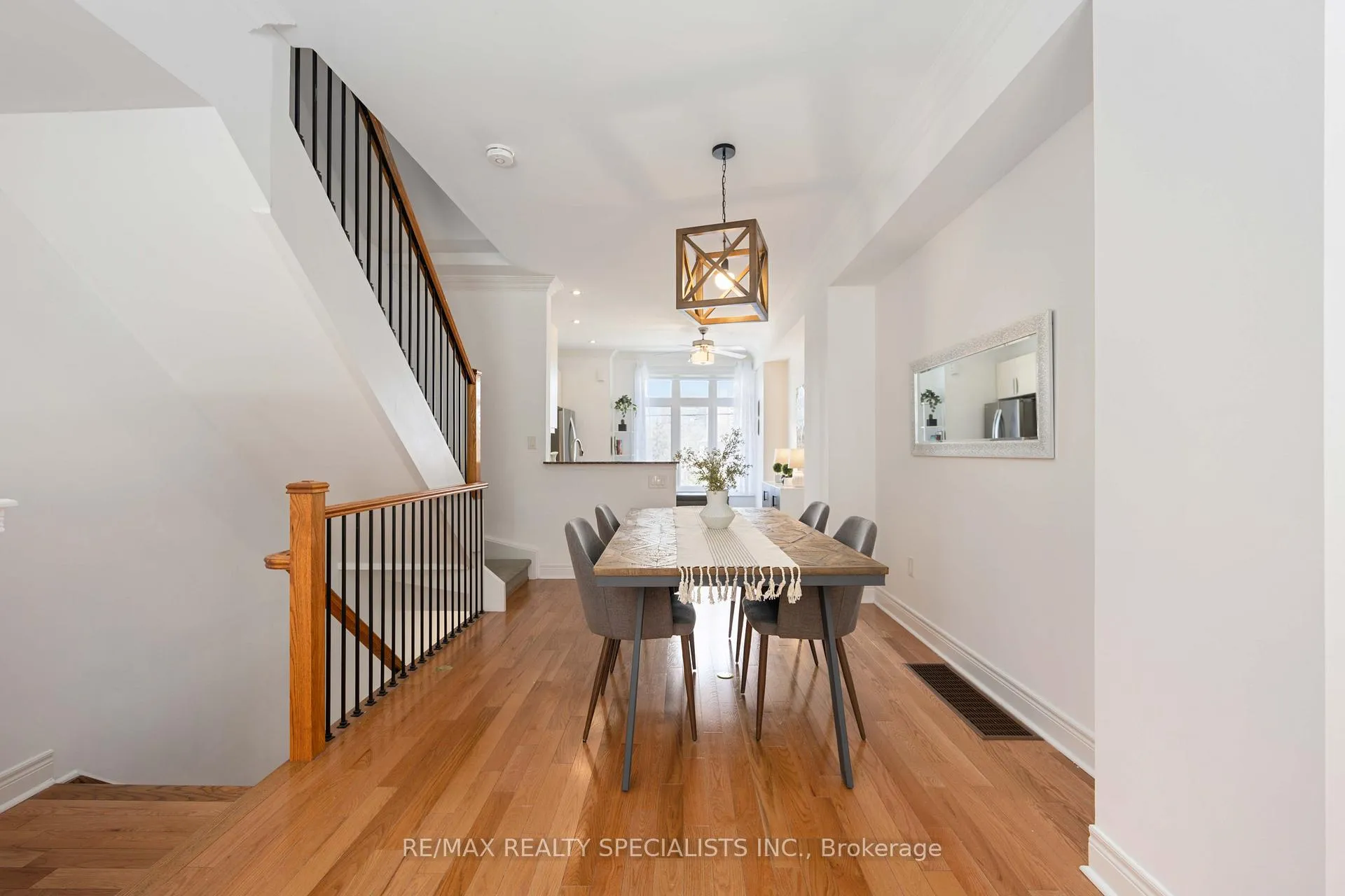 Photo 11 of 1864 Burnhamthorpe Road E, Mississauga, Applewood — HOMEH