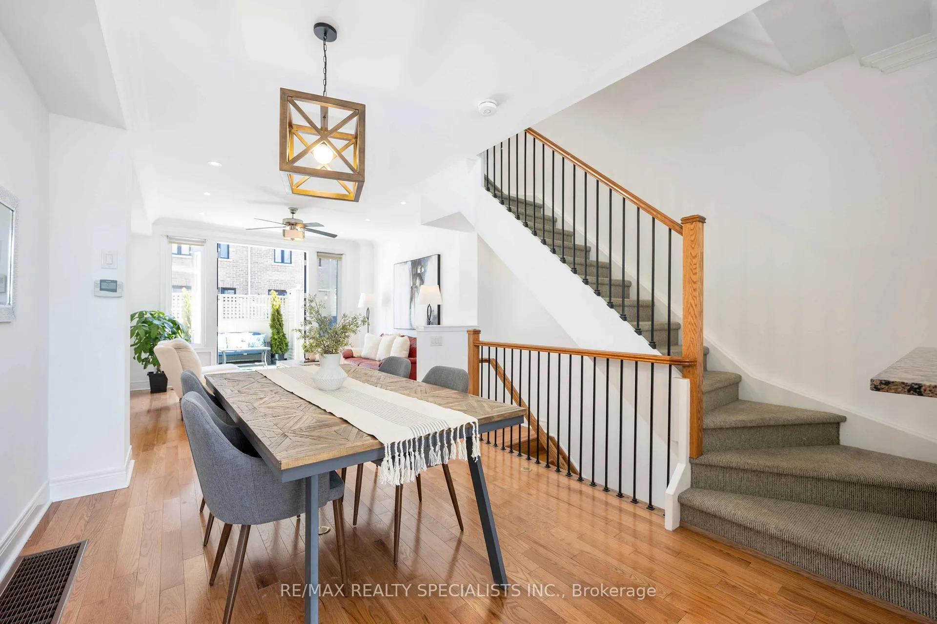 Photo 14 of 1864 Burnhamthorpe Road E, Mississauga, Applewood — HOMEH