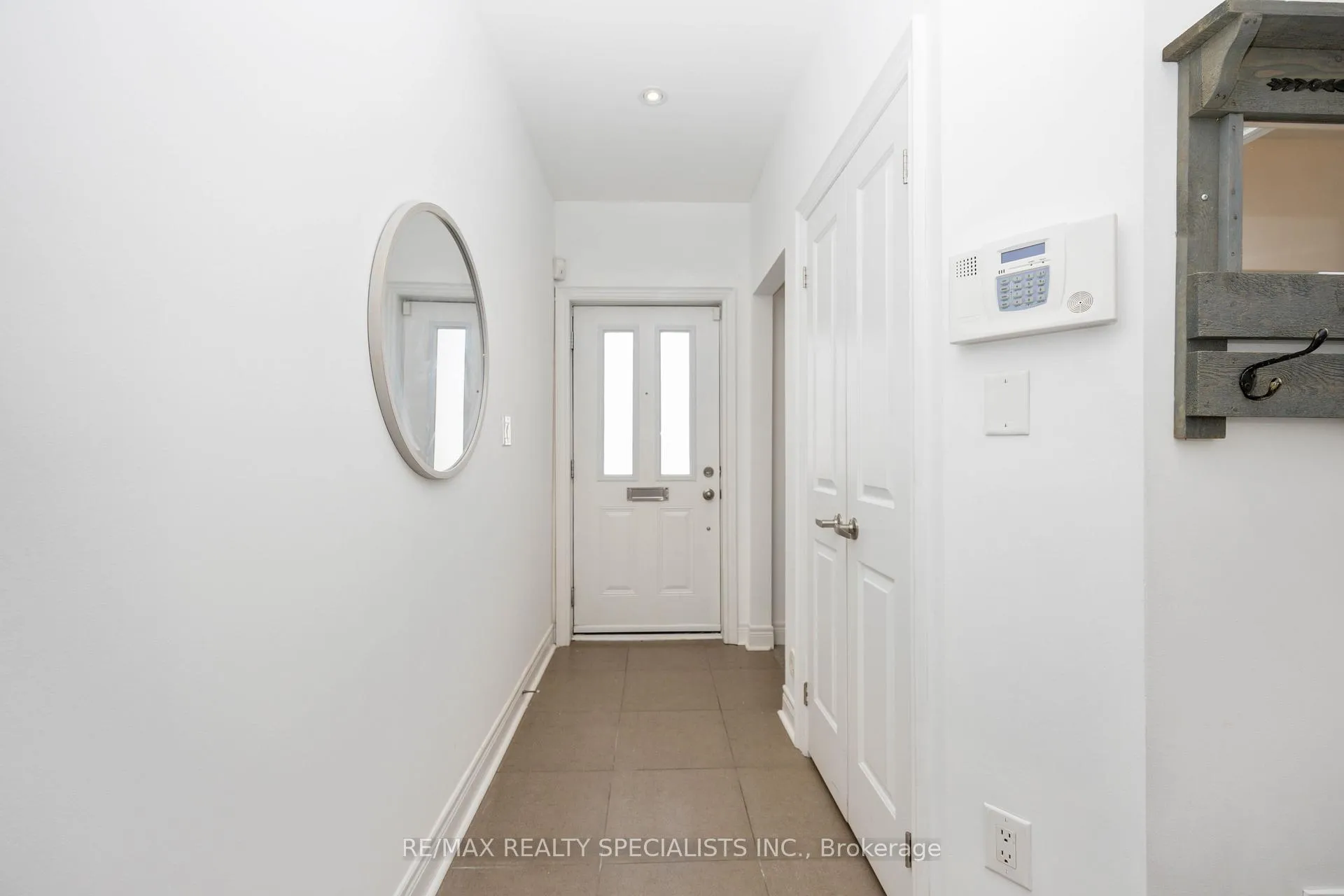 Photo 19 of 1864 Burnhamthorpe Road E, Mississauga, Applewood — HOMEH
