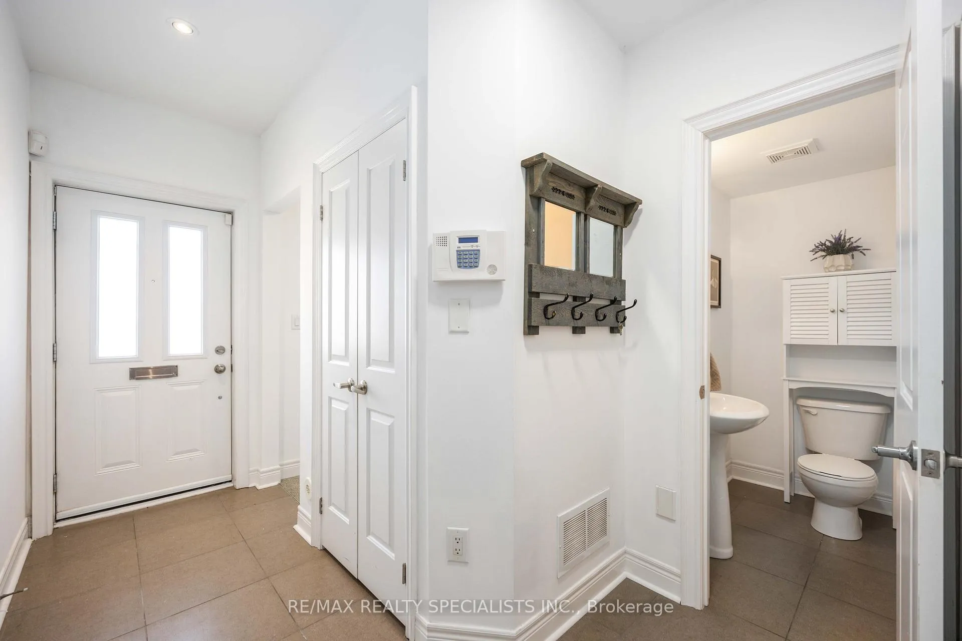Photo 20 of 1864 Burnhamthorpe Road E, Mississauga, Applewood — HOMEH