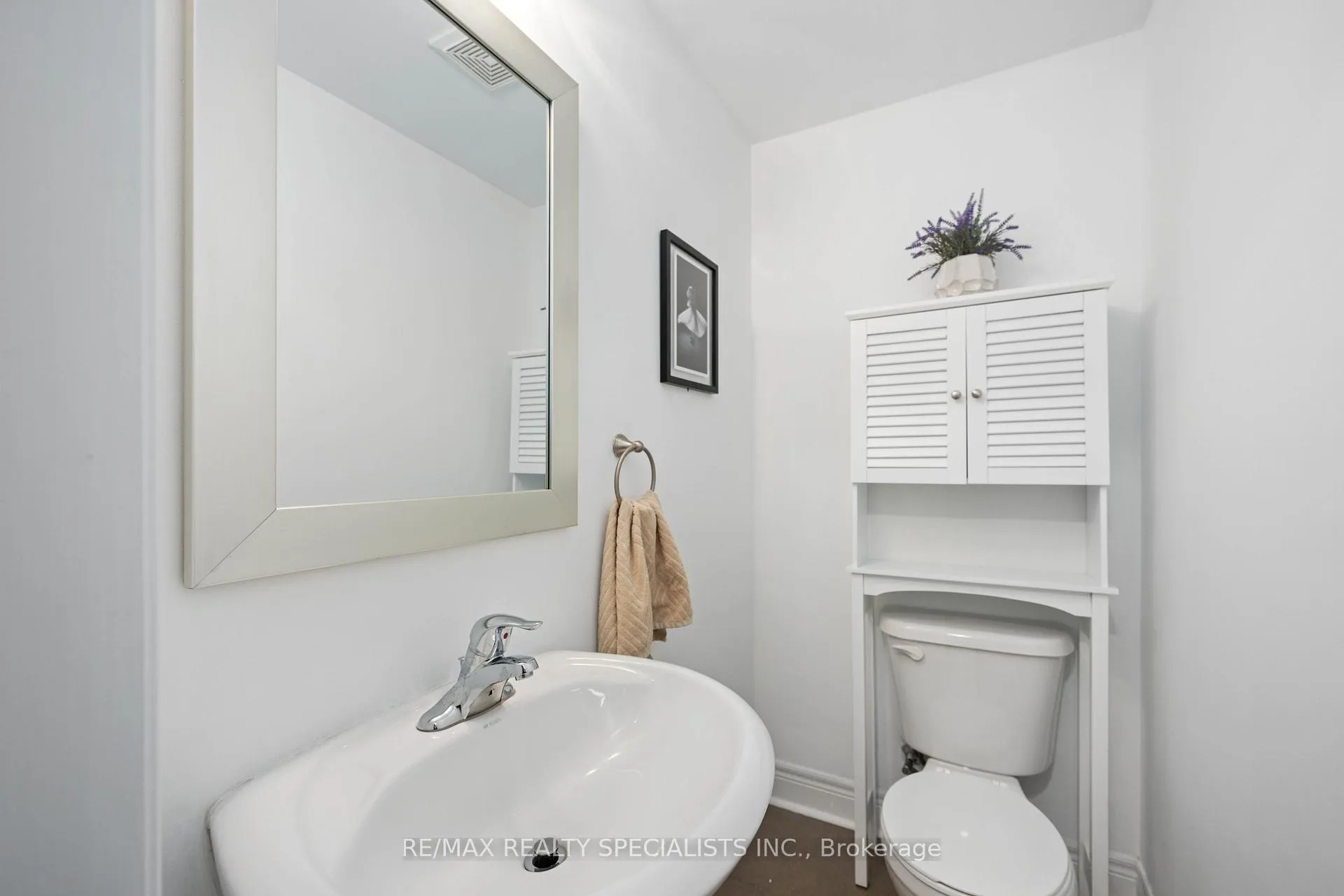 Photo 21 of 1864 Burnhamthorpe Road E, Mississauga, Applewood — HOMEH