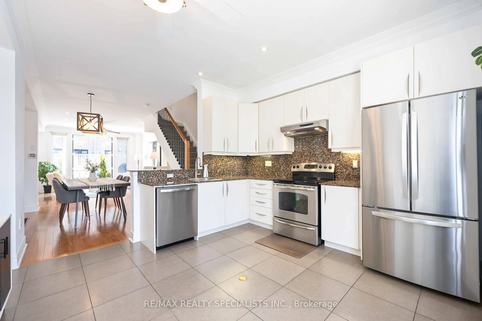 Photo 22 of 1864 Burnhamthorpe Road E, Mississauga, Applewood — HOMEH