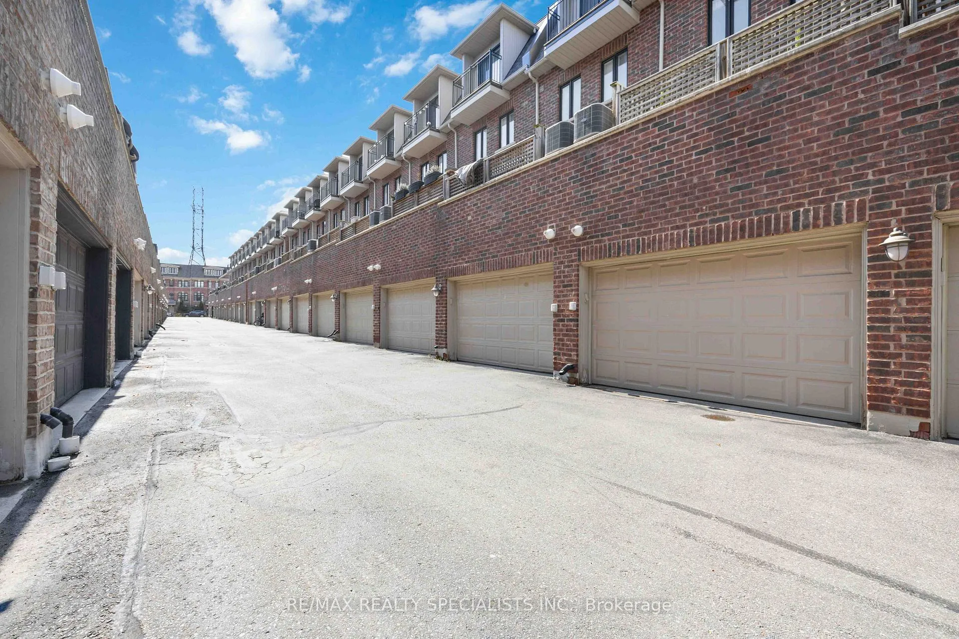Photo 33 of 1864 Burnhamthorpe Road E, Mississauga, Applewood — HOMEH