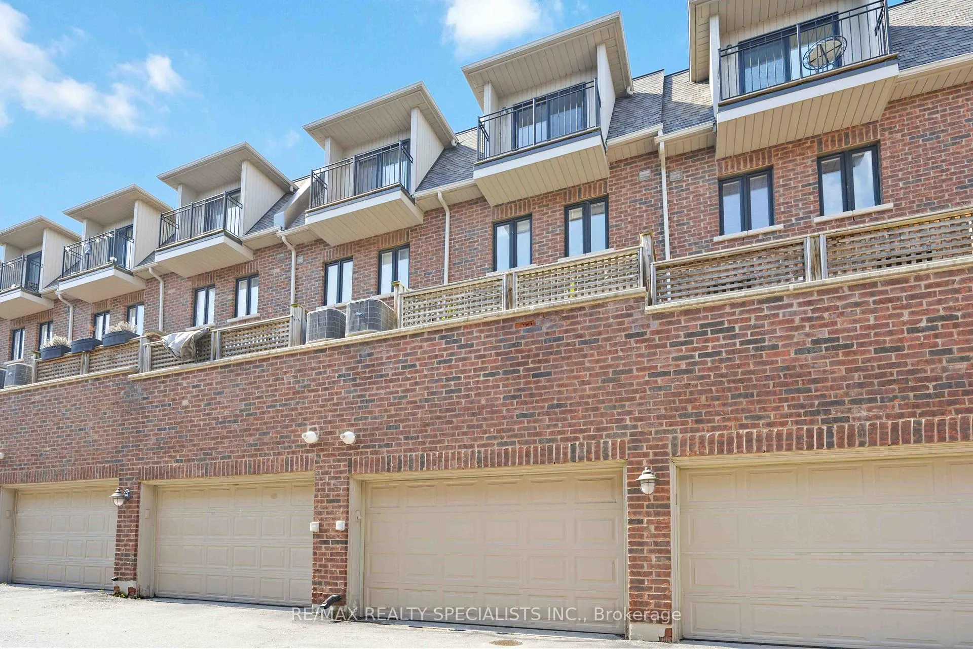 Photo 35 of 1864 Burnhamthorpe Road E, Mississauga, Applewood — HOMEH