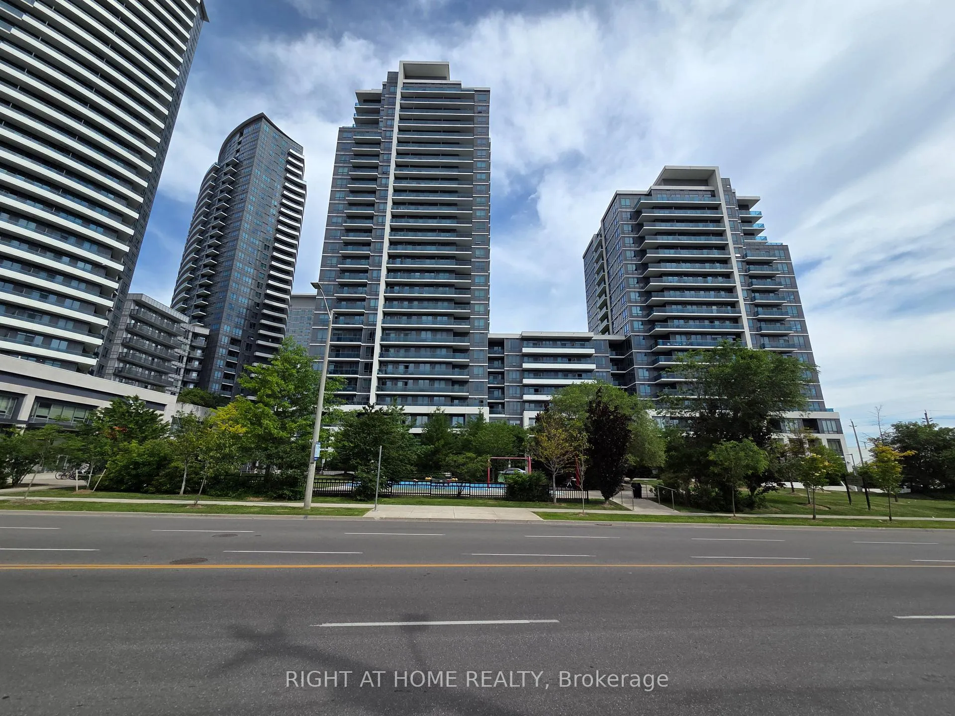Photo 1 of Unit 1606, 7165 Yonge Street, Markham, Grandview — HOMEH