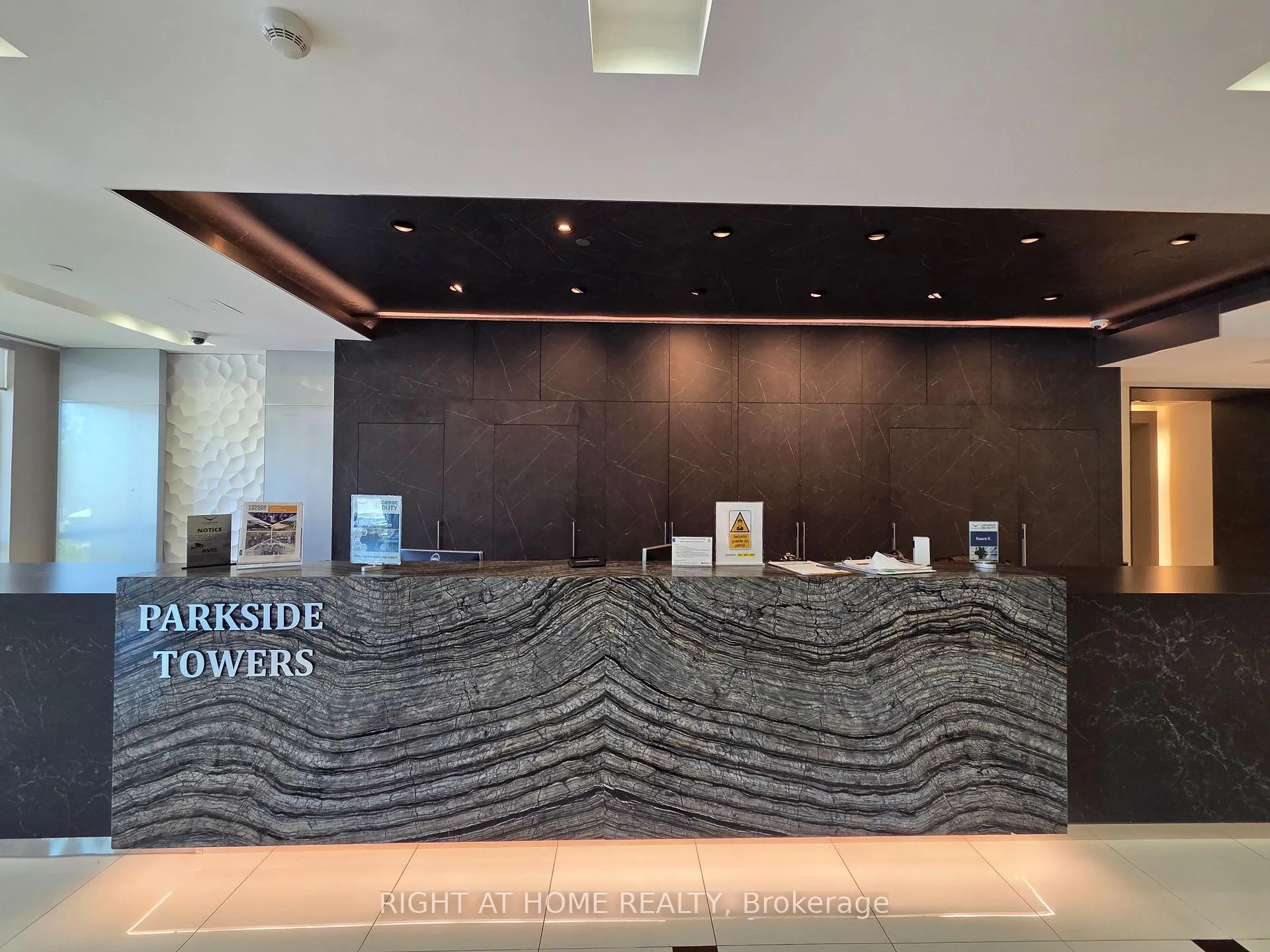 Photo 5 of Unit 1606, 7165 Yonge Street, Markham, Grandview — HOMEH