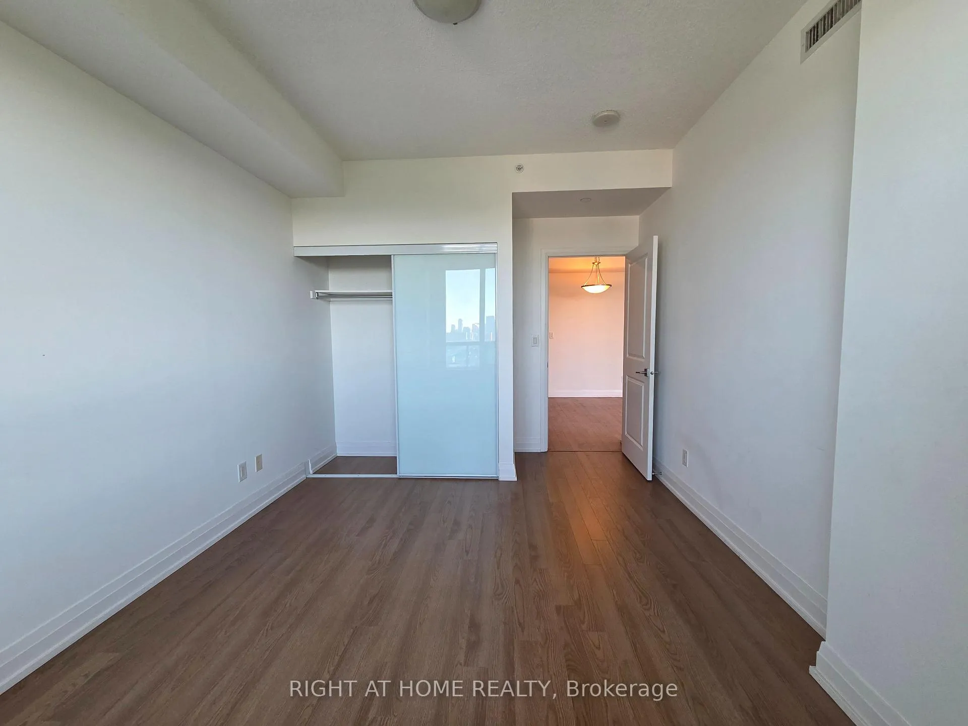 Photo 11 of Unit 1606, 7165 Yonge Street, Markham, Grandview — HOMEH