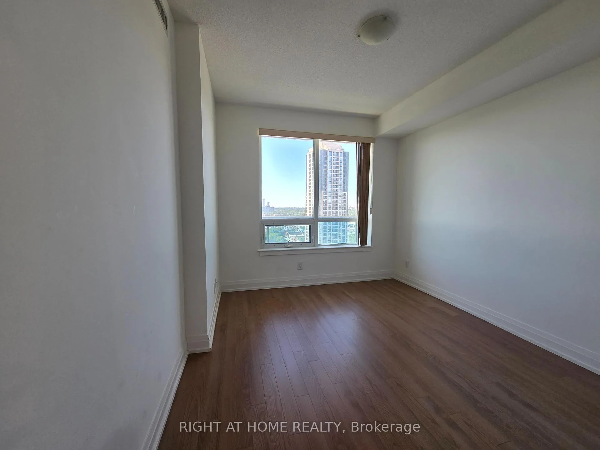 Photo 12 of Unit 1606, 7165 Yonge Street, Markham, Grandview — HOMEH