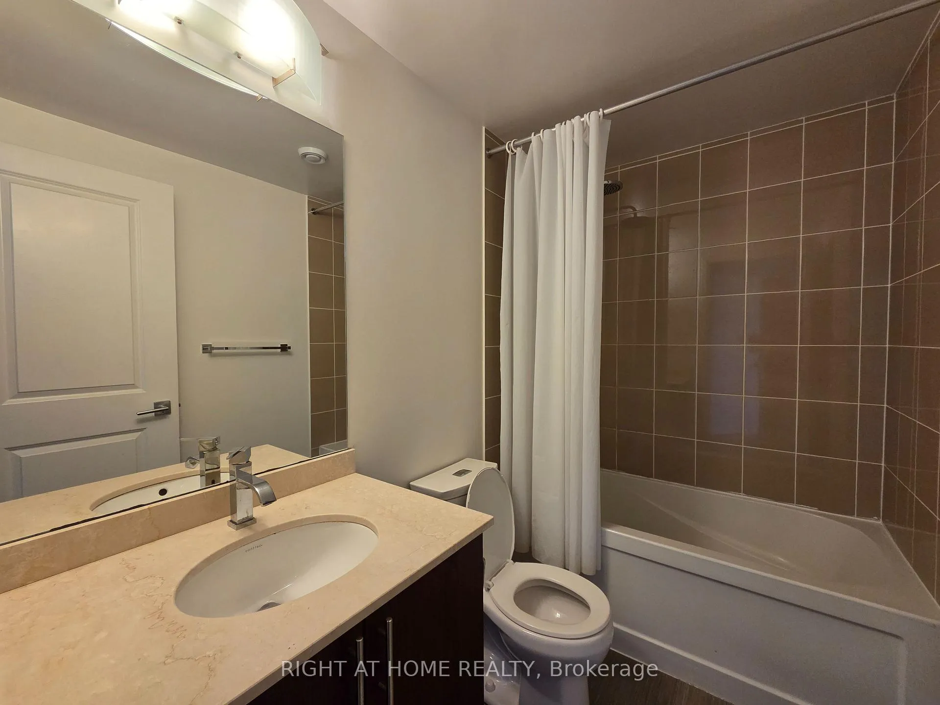 Photo 13 of Unit 1606, 7165 Yonge Street, Markham, Grandview — HOMEH