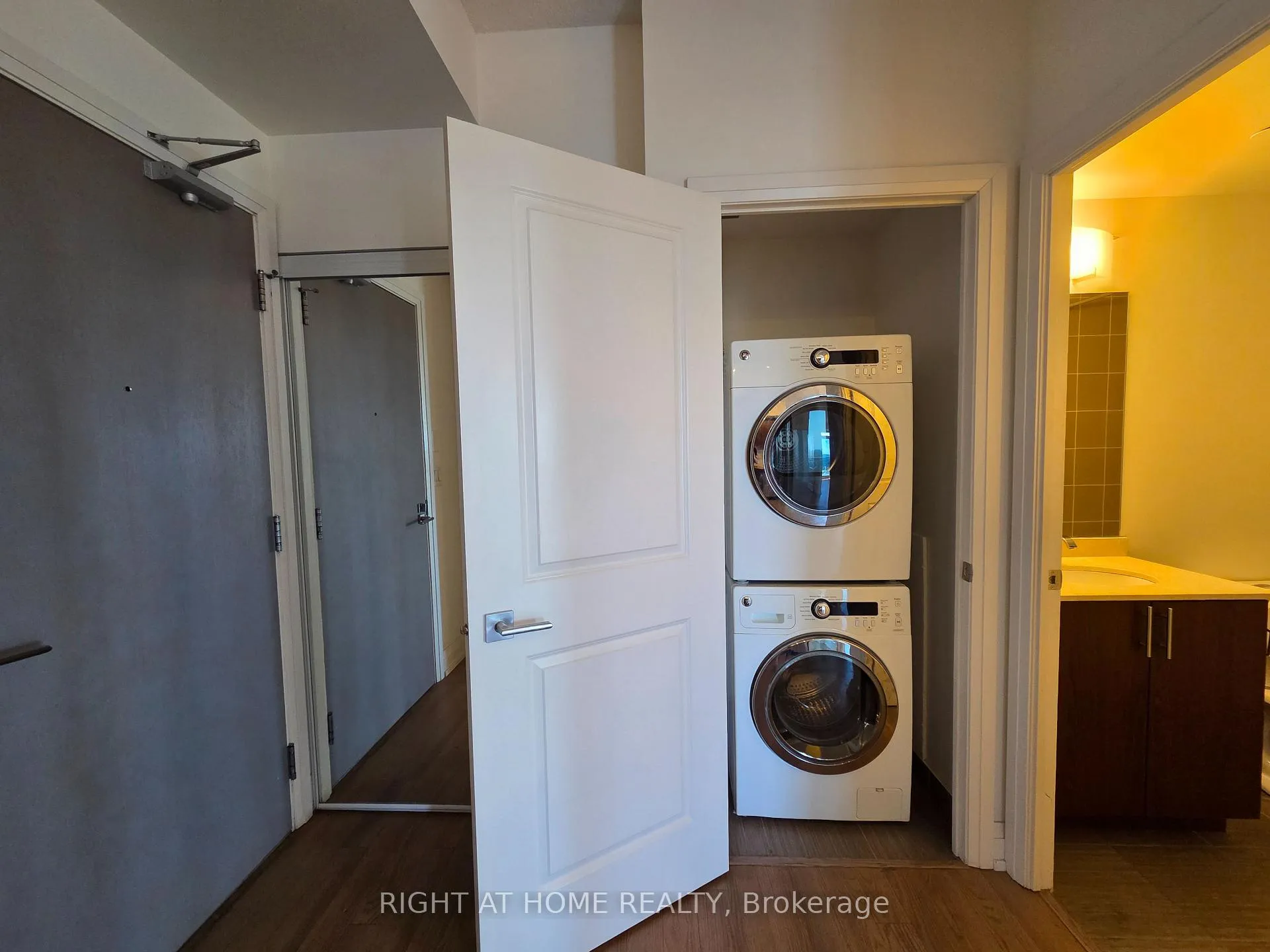 Photo 14 of Unit 1606, 7165 Yonge Street, Markham, Grandview — HOMEH