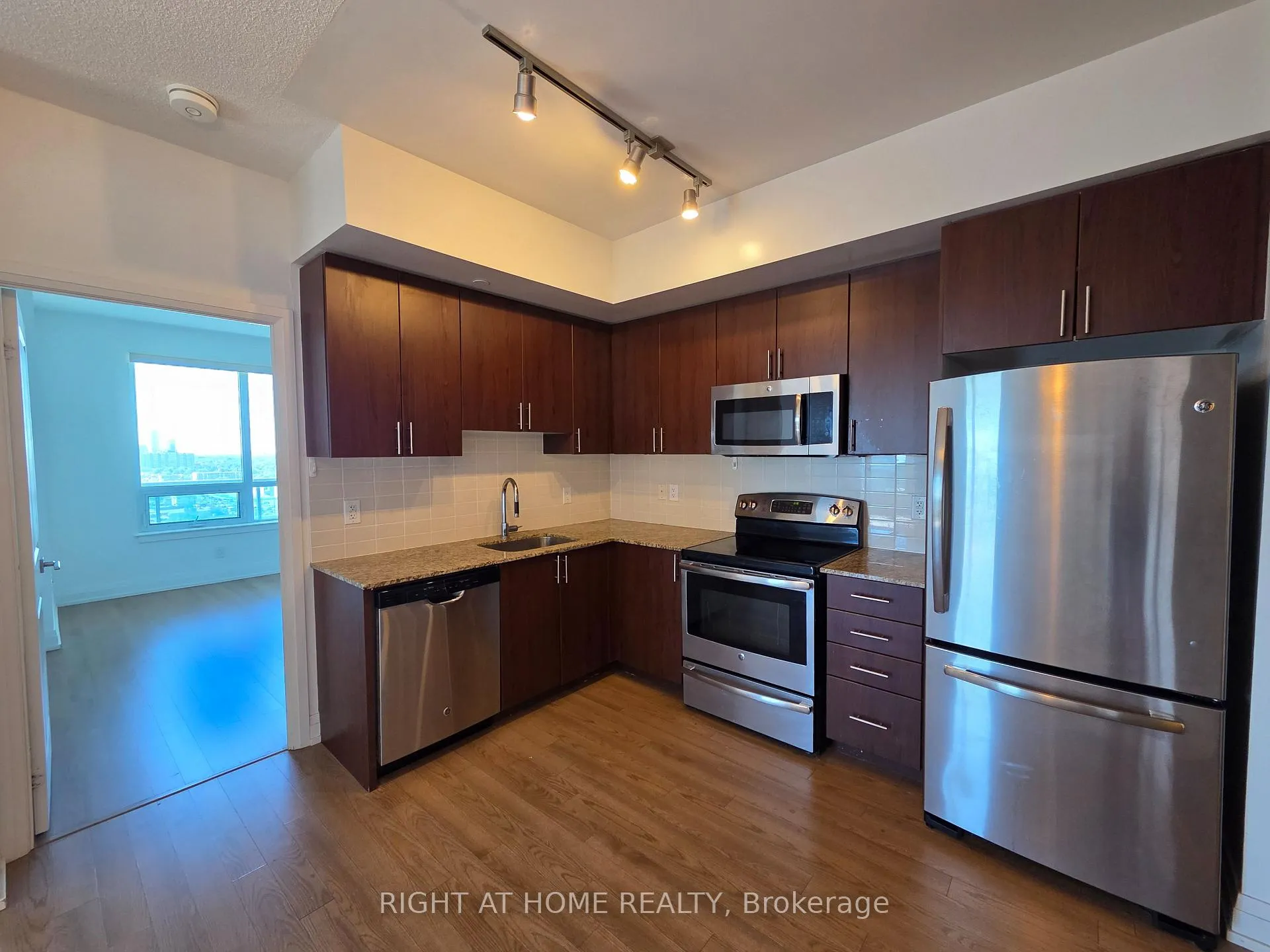 Photo 15 of Unit 1606, 7165 Yonge Street, Markham, Grandview — HOMEH