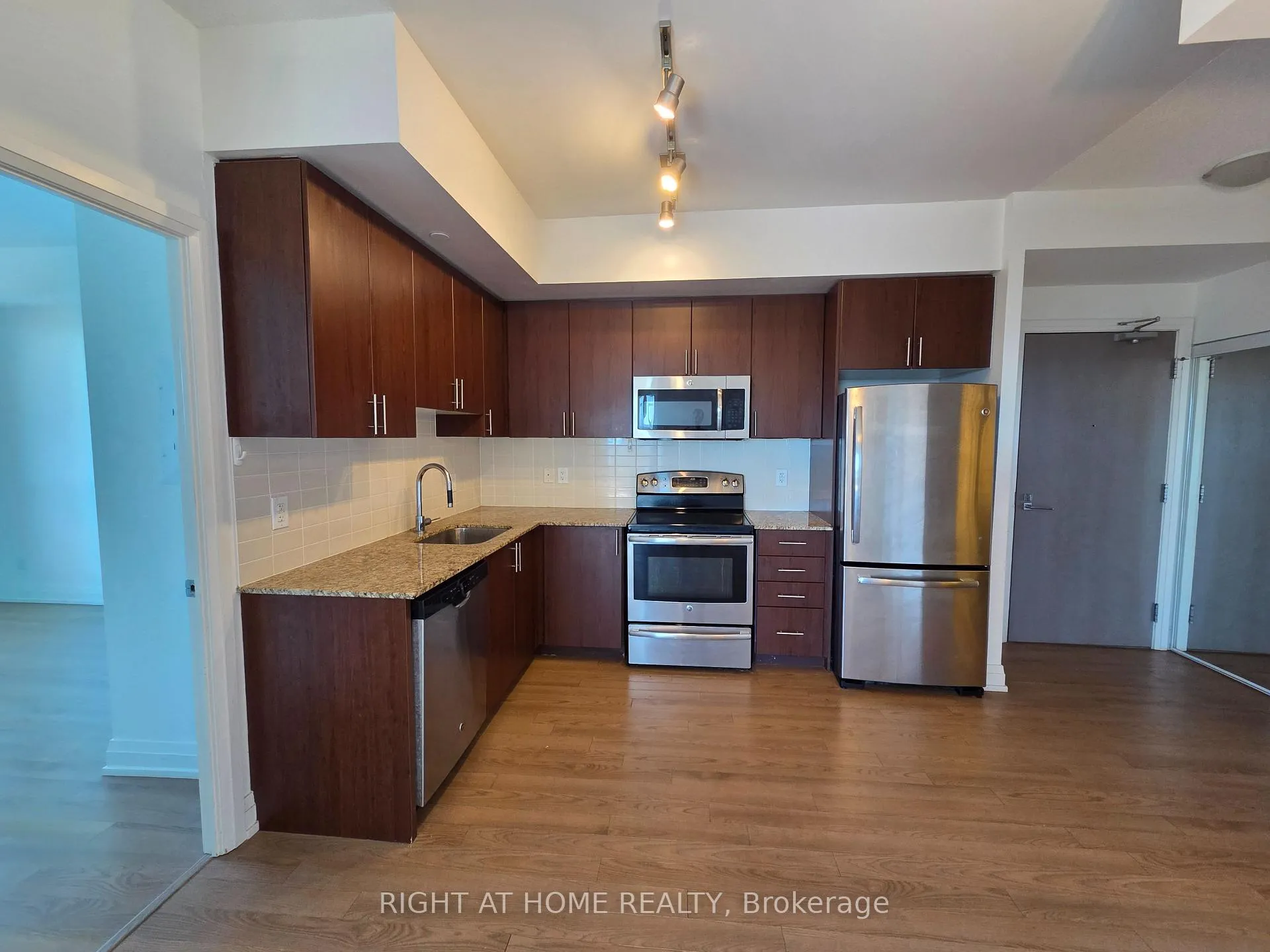 Photo 16 of Unit 1606, 7165 Yonge Street, Markham, Grandview — HOMEH